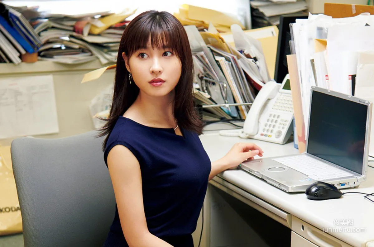 [FRIDAY] 土屋太鳳 《オフィスでセクシー》寫真 13