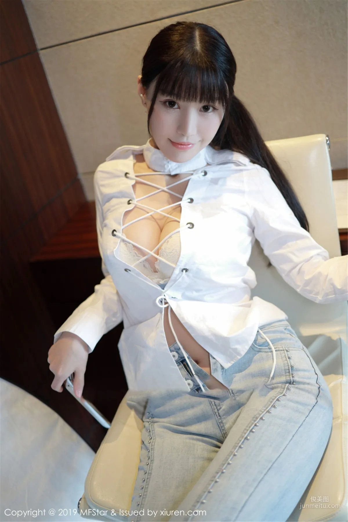Flower Barbie Ke'er, Sexy Beautiful Breasts Under a White Shirt [MFStar] Vol.207 Photo Set photo 18