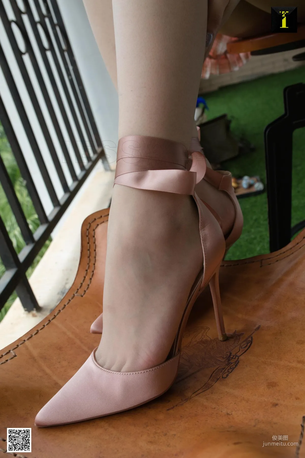 Model Tang Tang Candy-Like Feet [IESS] Beautiful Legs and Feet Photo Set photo 29