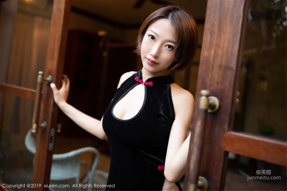 Dreamy Xiao Qiao, Classical Charm Qipao and Modern Sexy Sheer Stockings [XiuRen] No.1581 Photo Set photo 35
