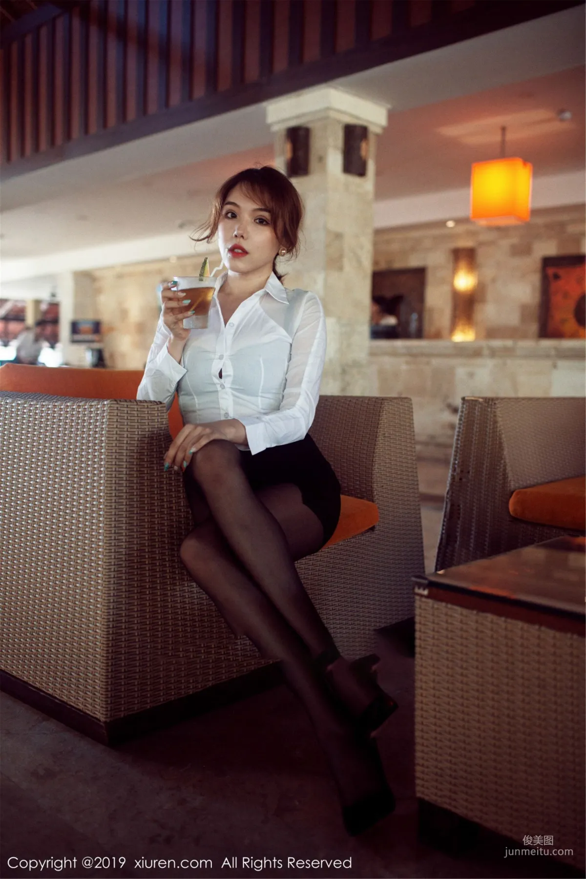 Huang Leran 'Outdoor Sexy Secretary Outfit with Black Stockings, Lively and Ultimate Temptation' [XiuRen] No.1606 Photo Set photo 9