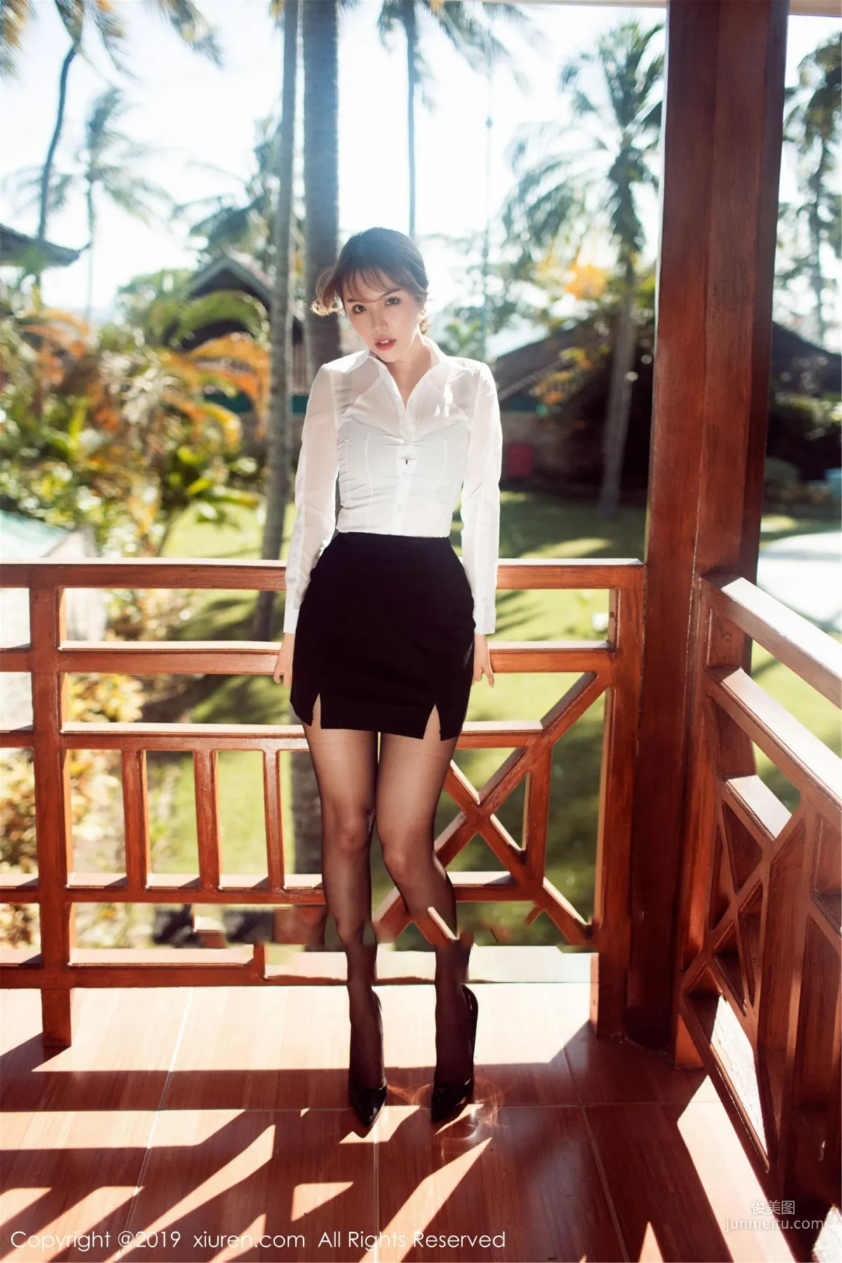 Huang Leran 'Outdoor Sexy Secretary Outfit with Black Stockings, Lively and Ultimate Temptation' [XiuRen] No.1606 Photo Set photo 51