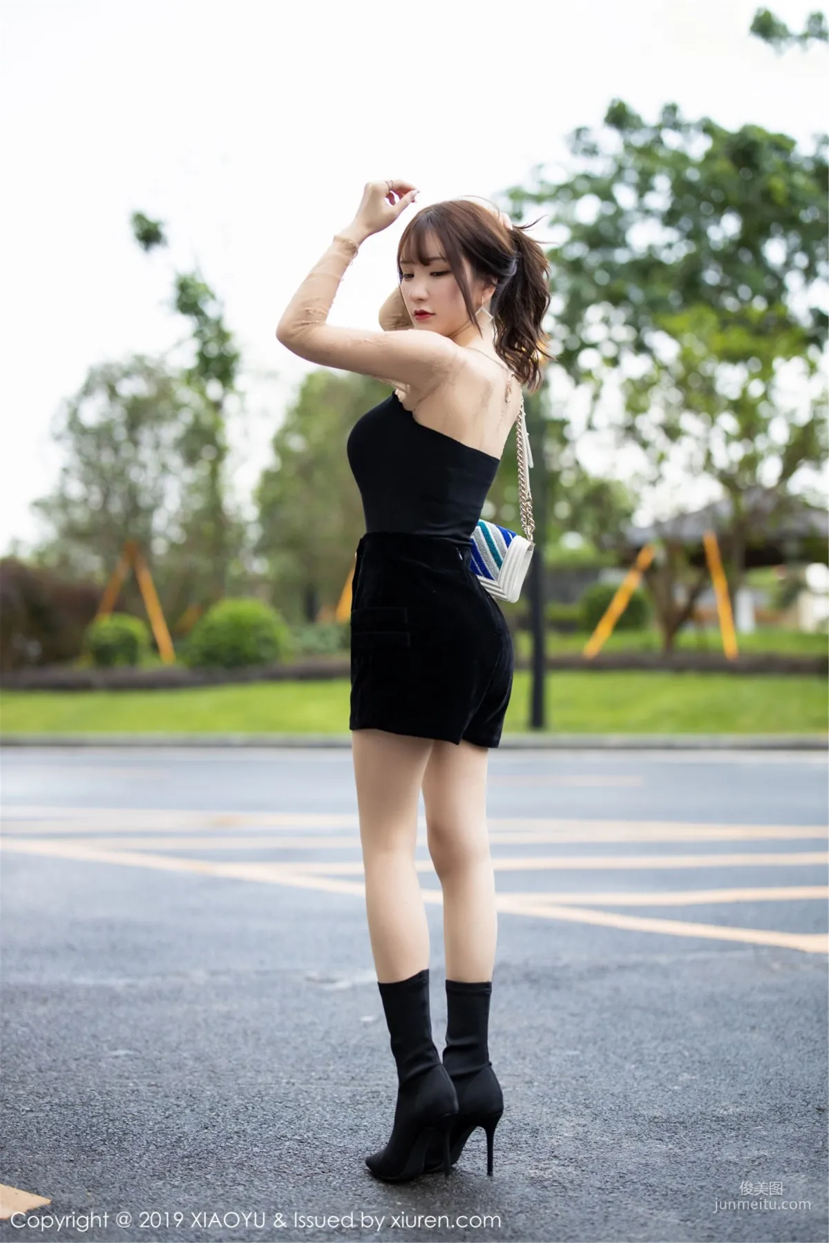 Zhou Yuxi Sandy, Deepening Layer by Layer Outdoor Car Shoot Series [XIAOYU] Vol.125 Photo Set photo 10