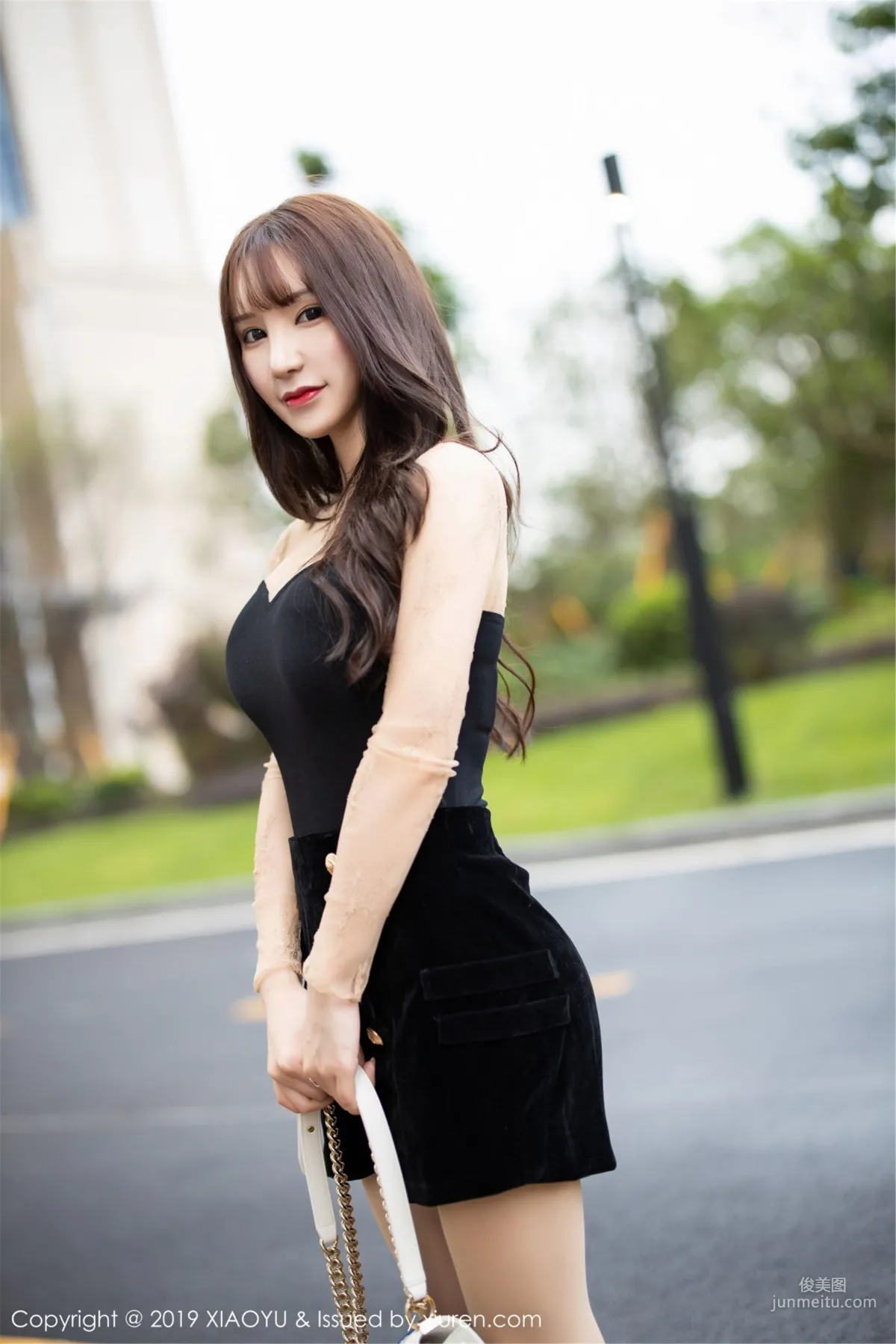 Zhou Yuxi Sandy, Deepening Layer by Layer Outdoor Car Shoot Series [XIAOYU] Vol.125 Photo Set photo 11
