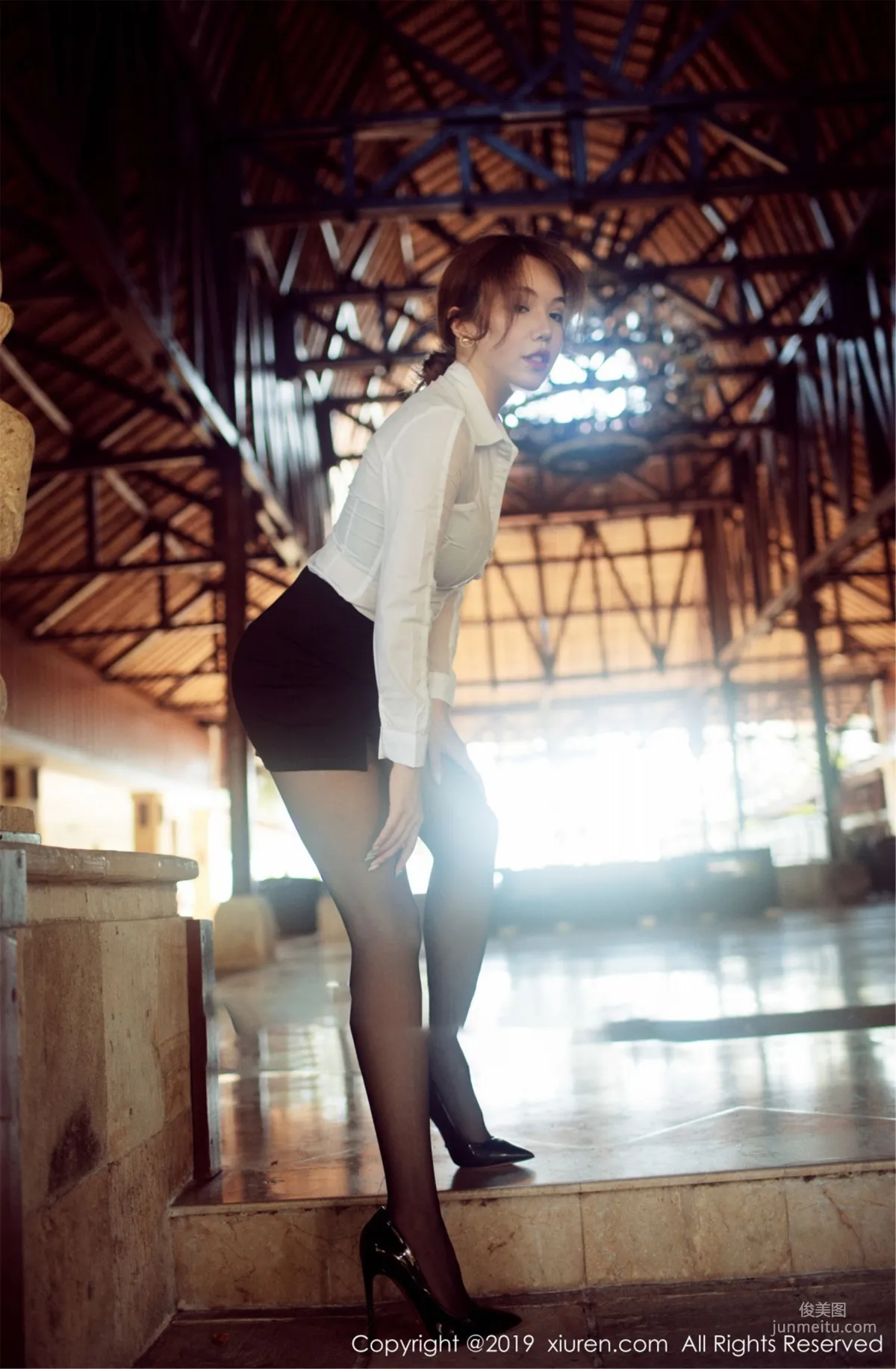 Huang Leran 'Outdoor Sexy Secretary Outfit with Black Stockings, Lively and Ultimate Temptation' [XiuRen] No.1606 Photo Set photo 6