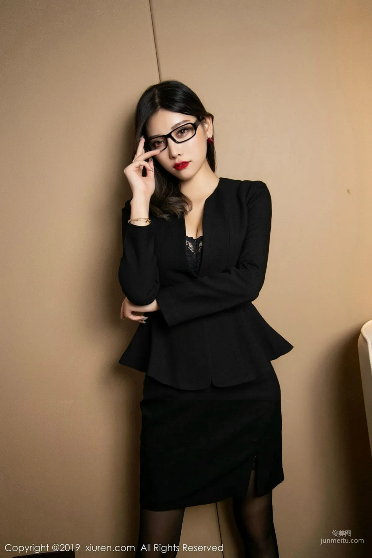 Yang Chenchen sugar "Secretary Black Stockings Outfit" [XiuRen] No.1616 Photo Set photo 23