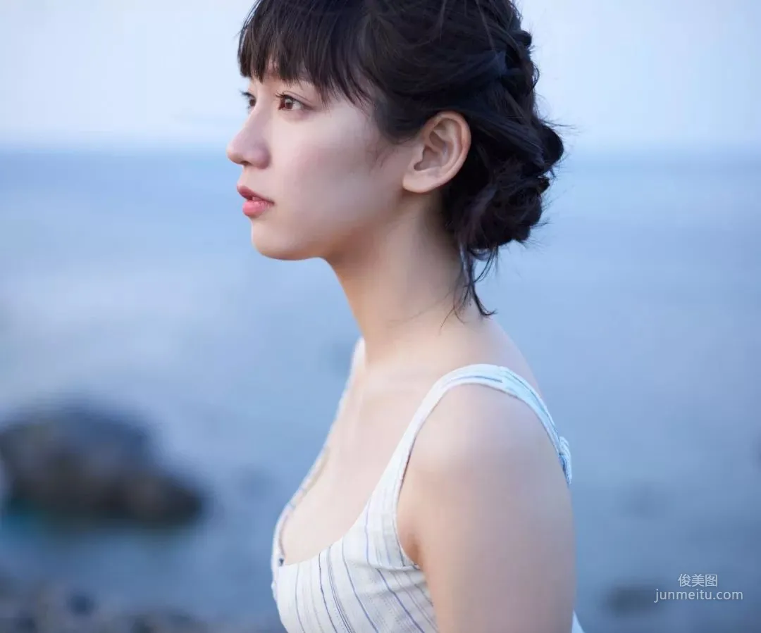 吉岡里帆 「ロングロングバケーション」(Kindle版) 写真集37
