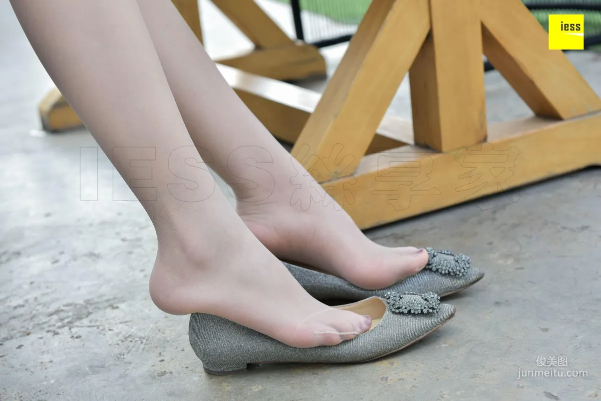 Qi Qi 'Silver Flats and Flesh Stockings' [One Thousand and One Nights] Stockings and Legs Photo Set photo 16