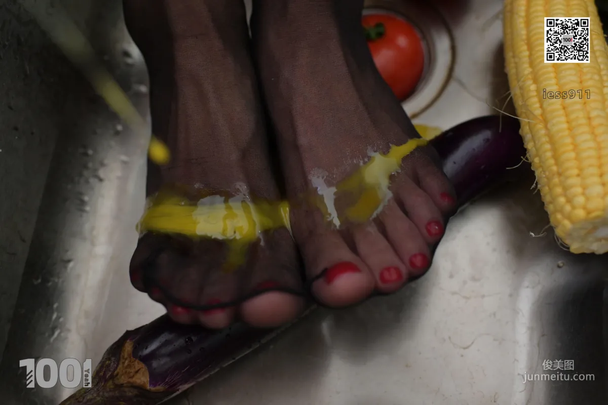 Lucy 'The Wife in the Kitchen 2' [IESS One Thousand and One Nights] Stockings and Beautiful Legs Photo Set photo 85