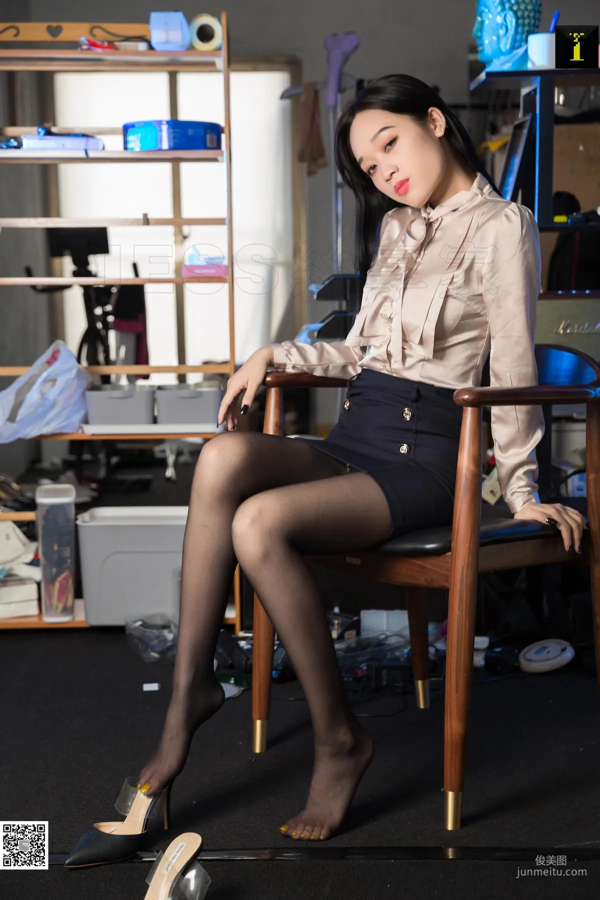 Ke Le White-Collar Worker's Break Time [One Thousand and One Nights] Silk Stockings and Beautiful Legs Photo Set photo 50