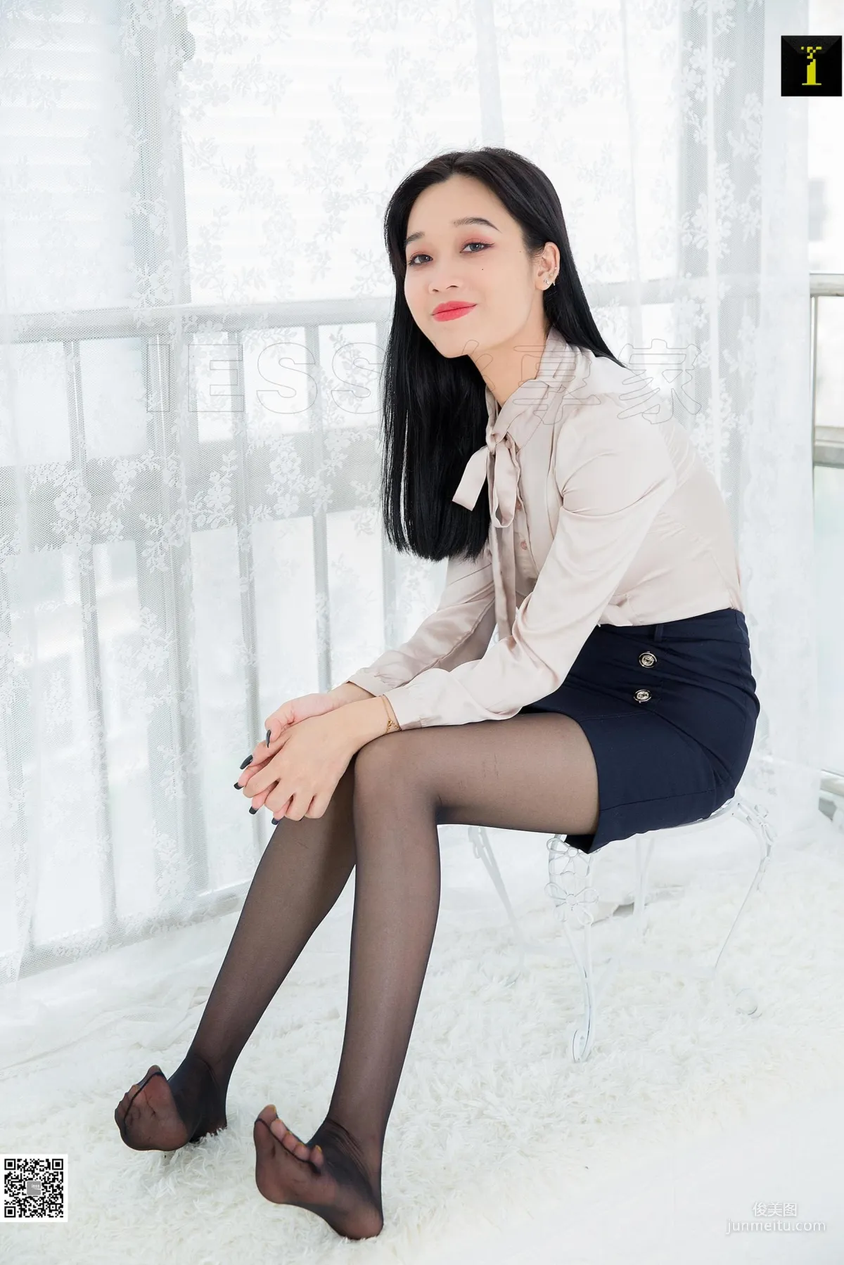 Ke Le White-Collar Worker's Break Time [One Thousand and One Nights] Silk Stockings and Beautiful Legs Photo Set photo 44