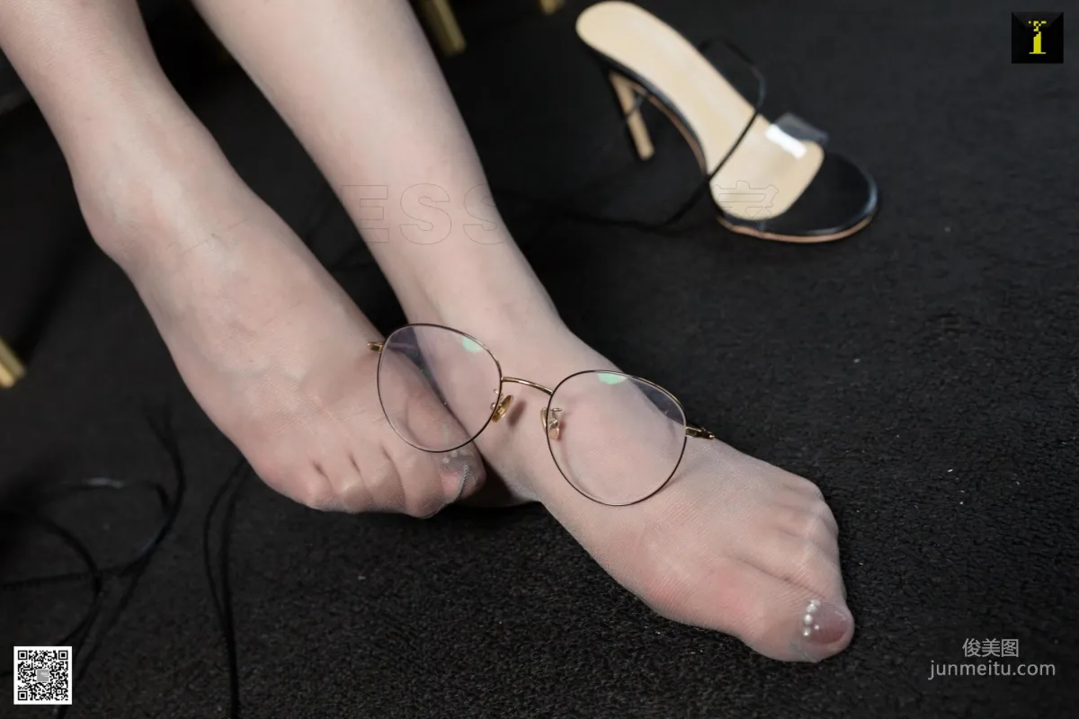 Miao Jie, Teacher Miao's Class Is Starting [One Thousand and One Nights] Beautiful Legs and Silk Feet Photo Set photo 26