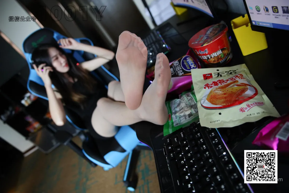 Tui Tui, Internet Addicted Girl 1 [One Thousand and One Nights] Stockings and Beautiful Legs Photo Set photo 31