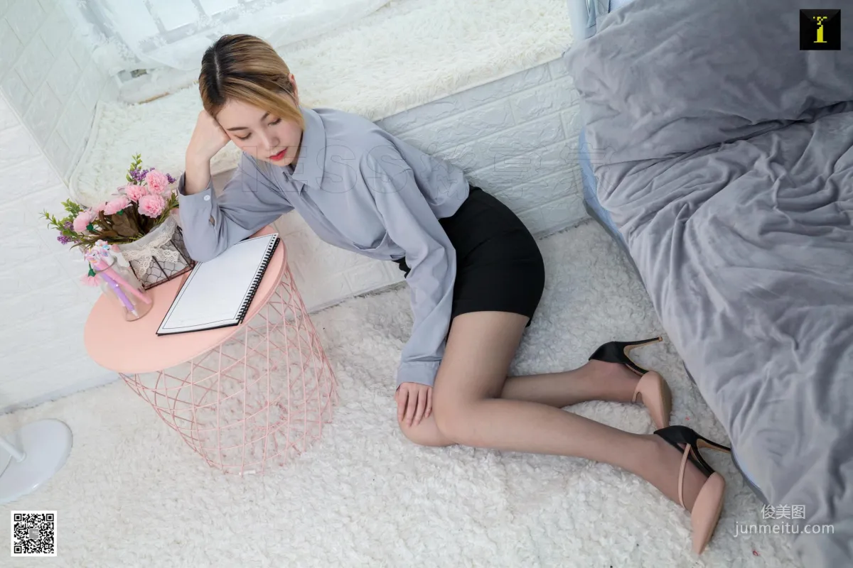 Model: Zi Qi, The Colleague Taking Notes [One Thousand and One Nights] Stockings and Legs Photo Set photo 36