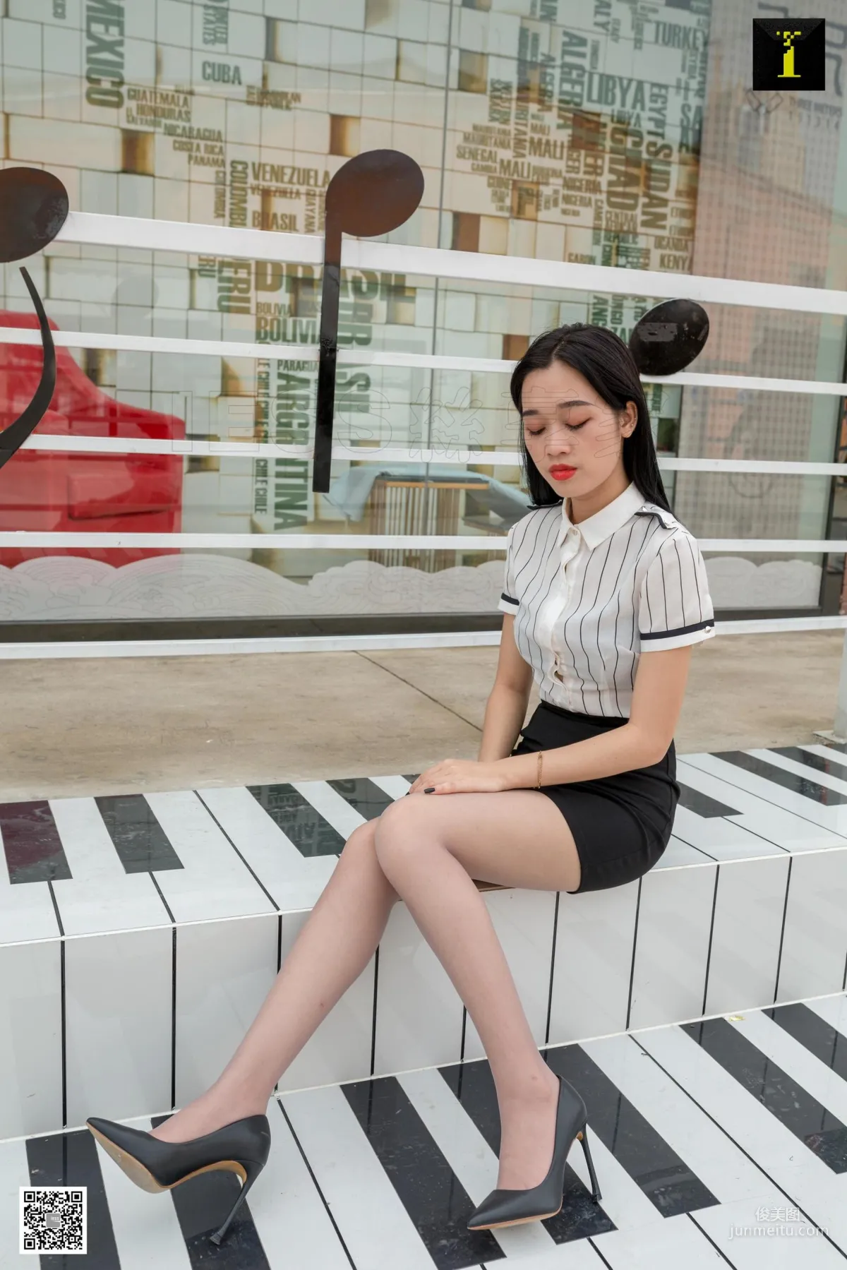 Ke Le "Chance Encounter White-Collar Street Snap" [One Thousand and One Nights] Stockings and Beautiful Legs Photo Set photo 40