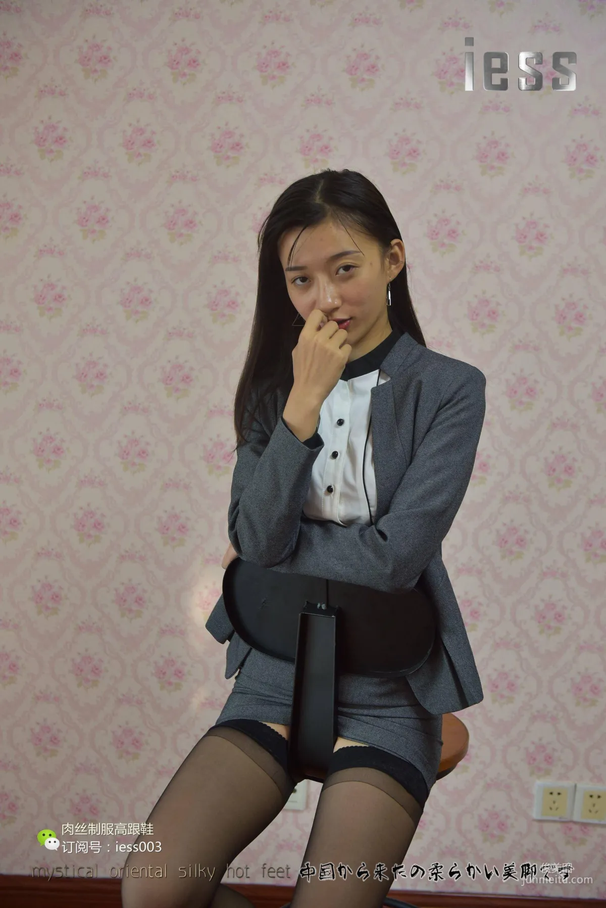Qiuqiu, S-Shaped Office Lady's Black Stockings Suspender Stockings [IESS One Thousand and One Nights] Stockings and Legs Photo Set photo 29