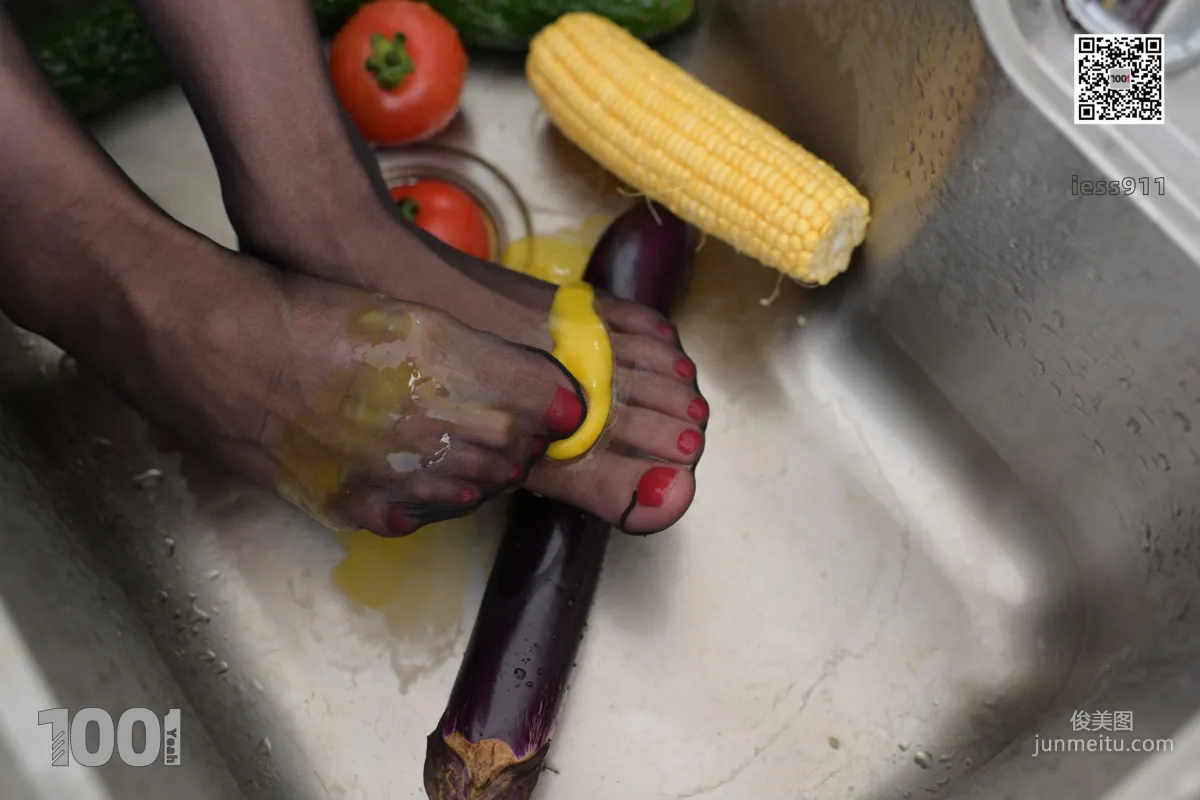 Lucy 'The Wife in the Kitchen 2' [IESS One Thousand and One Nights] Stockings and Beautiful Legs Photo Set photo 90