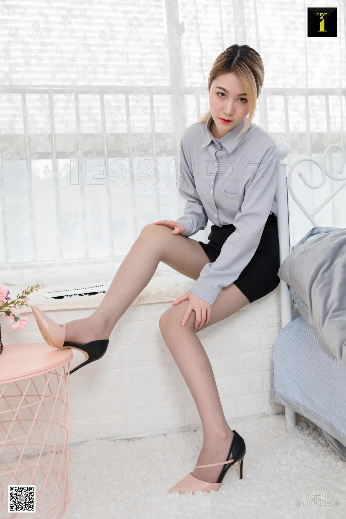 Model: Zi Qi, The Colleague Taking Notes [One Thousand and One Nights] Stockings and Legs Photo Set photo 8