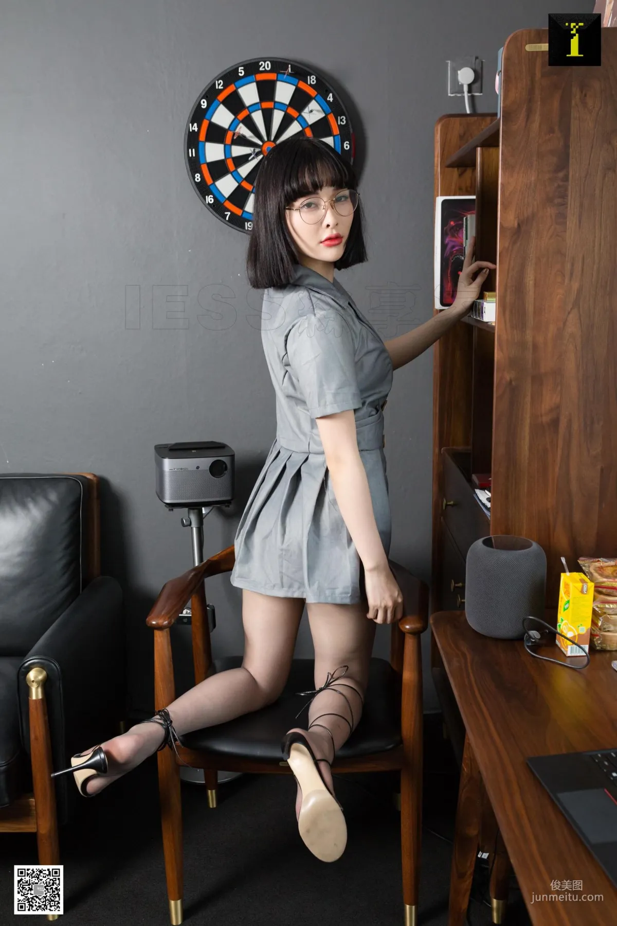 Miao Jie, Teacher Miao's Class Is Starting [One Thousand and One Nights] Beautiful Legs and Silk Feet Photo Set photo 93