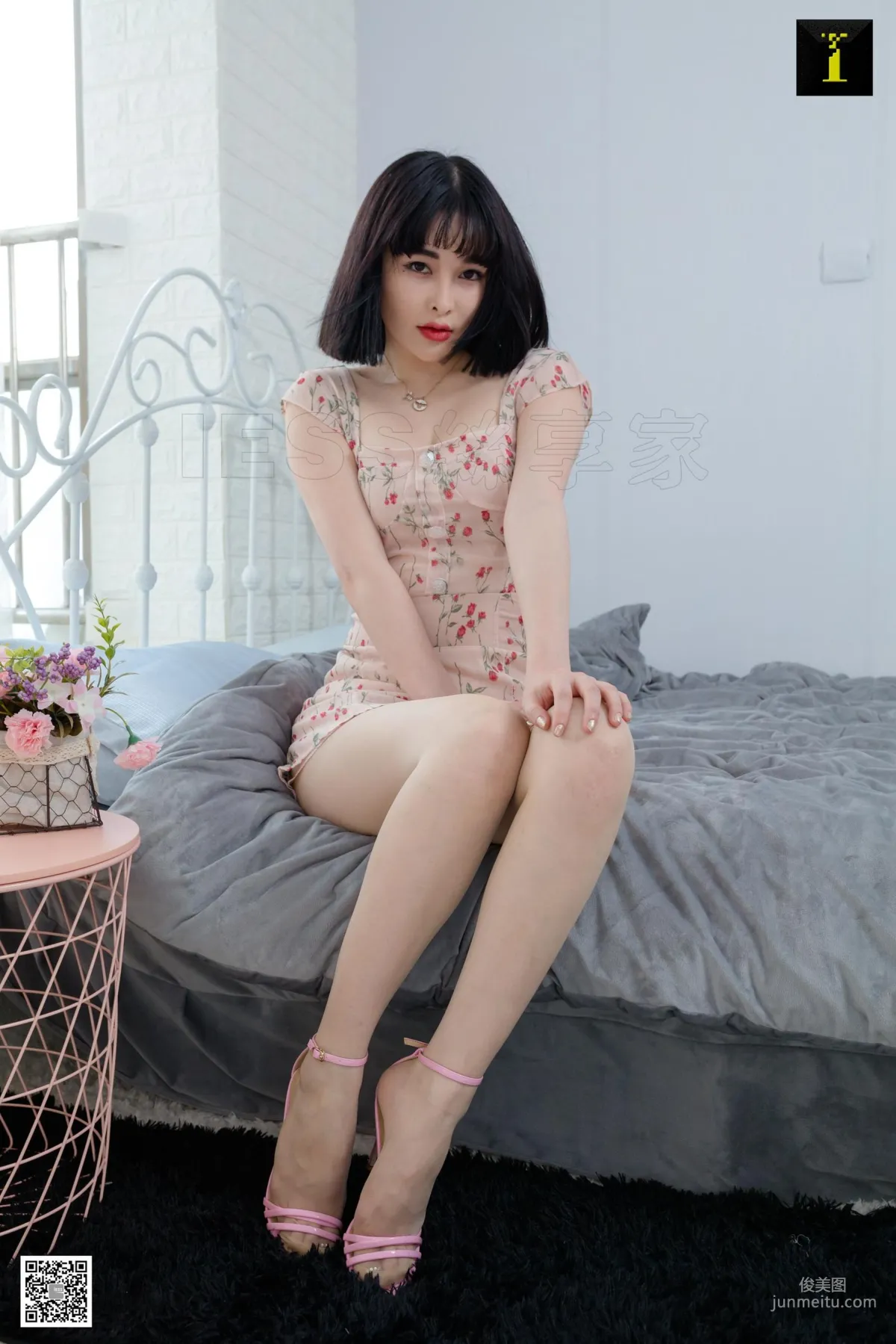Miao Jie Pink Cat [IESS One Thousand and One Nights] Beautiful Legs and Silk Stockings Photo Set photo 3