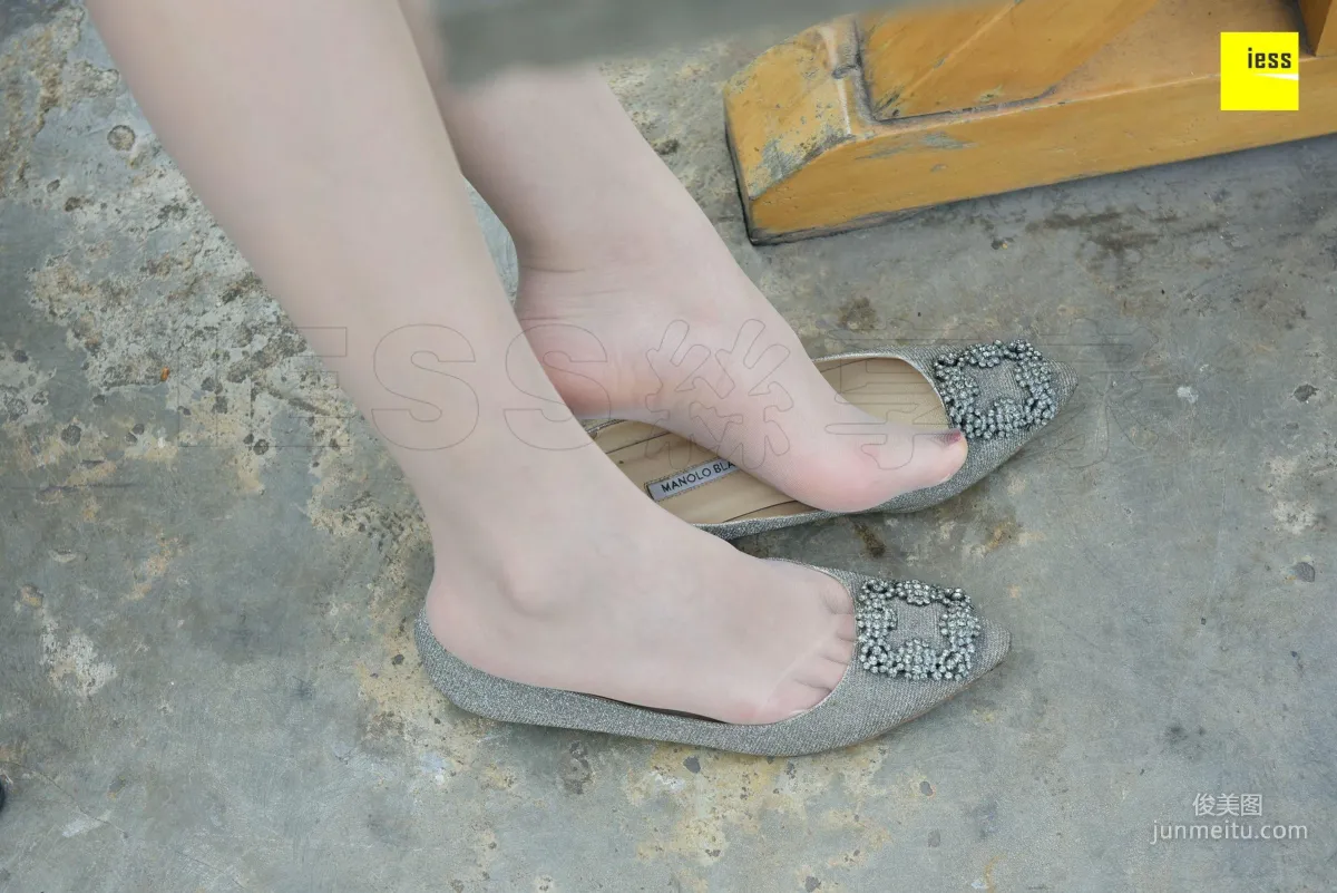 Qi Qi 'Silver Flats and Flesh Stockings' [One Thousand and One Nights] Stockings and Legs Photo Set photo 14