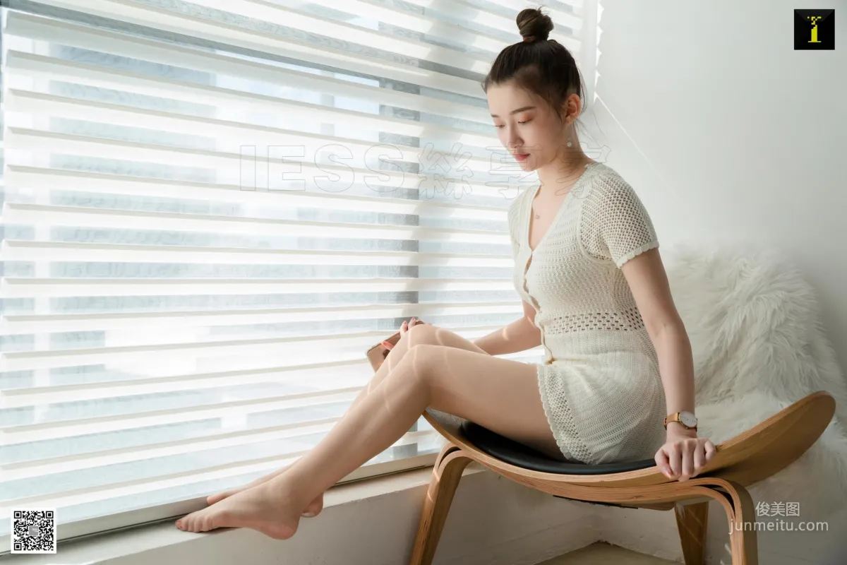 Qiuqiu, Quiet White-Clad Qiuqiu [One Thousand and One Nights] Stockings and Beautiful Legs Photo Set photo 52