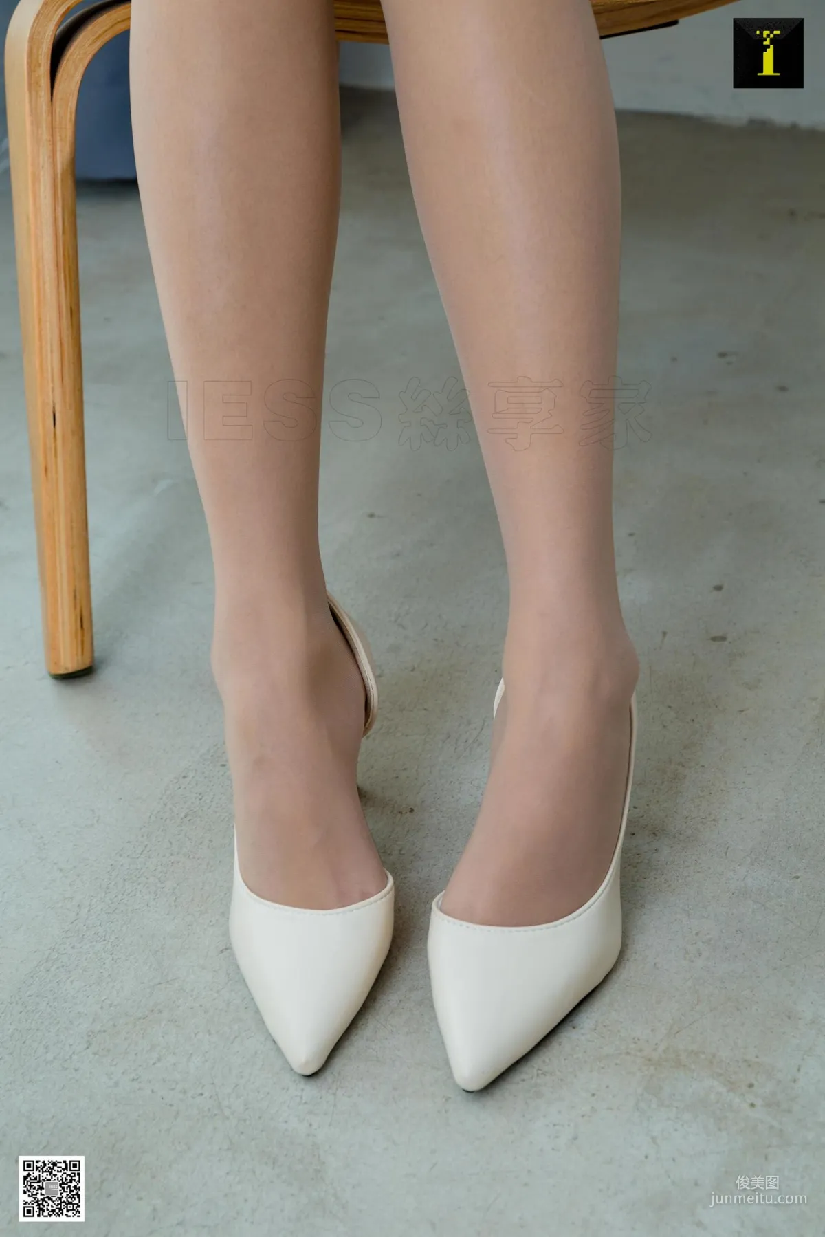 Wan Ping, Wan Ping's Purple Little Flower [One Thousand and One Nights] Beautiful Legs and Silk Feet Photo Set photo 9