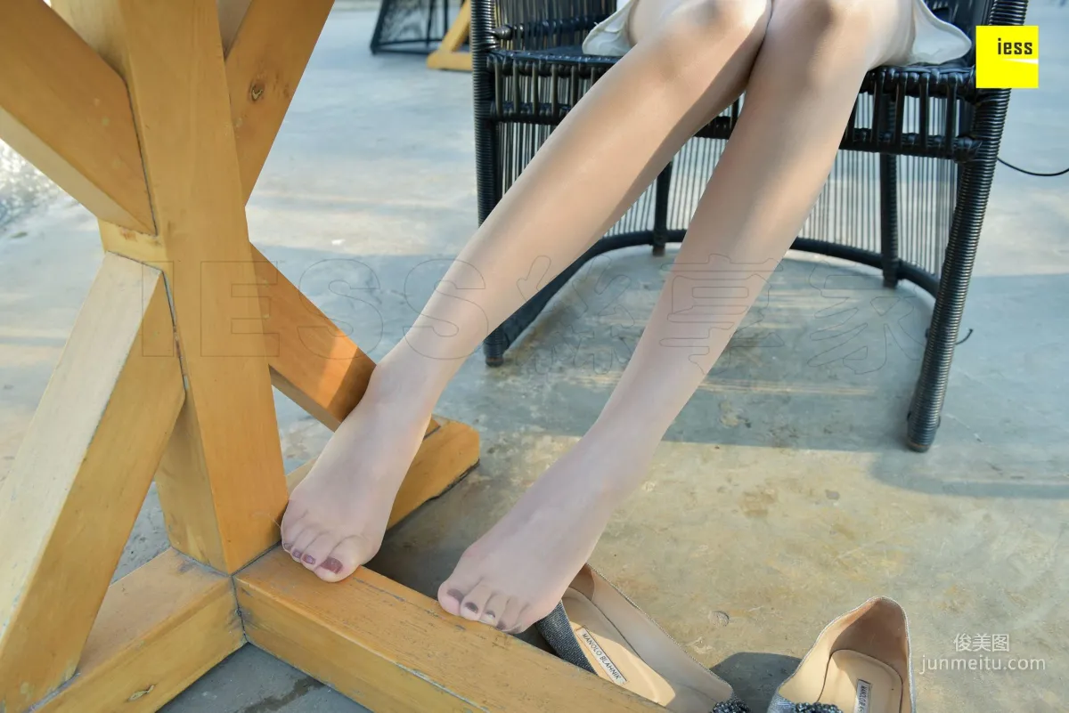 Qi Qi 'Silver Flats and Flesh Stockings' [One Thousand and One Nights] Stockings and Legs Photo Set photo 85