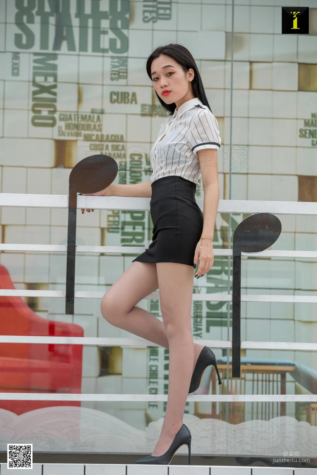 Ke Le "Chance Encounter White-Collar Street Snap" [One Thousand and One Nights] Stockings and Beautiful Legs Photo Set photo 33