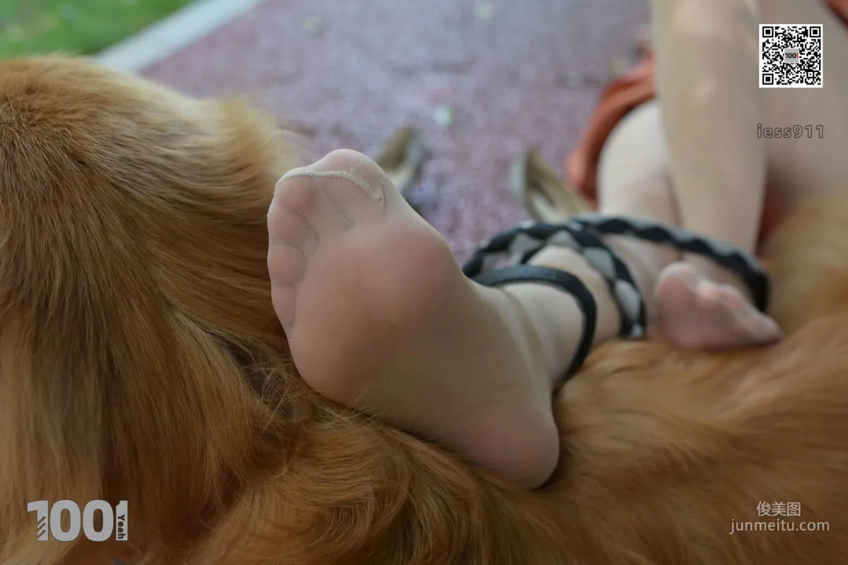 Zhen Zhen, Cute Pets at Home 2 [One Thousand and One Nights] Silk Feet and Beautiful Legs Photo Set photo 50