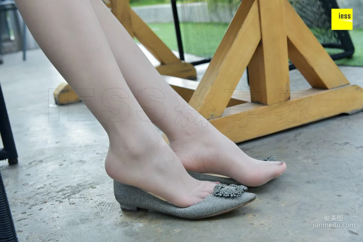 Qi Qi 'Silver Flats and Flesh Stockings' [One Thousand and One Nights] Stockings and Legs Photo Set photo 22