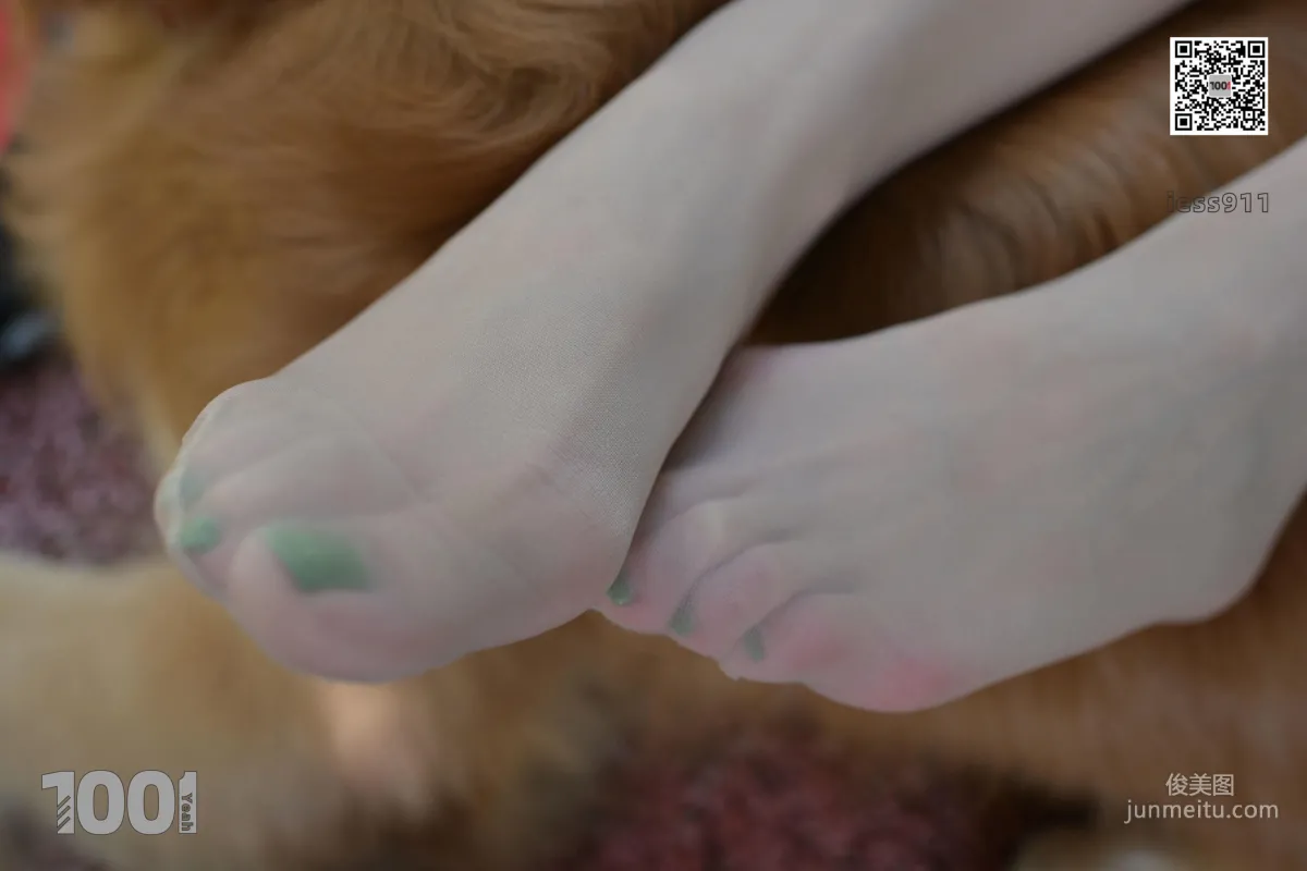 Zhen Zhen, Cute Pets at Home 2 [One Thousand and One Nights] Silk Feet and Beautiful Legs Photo Set photo 19