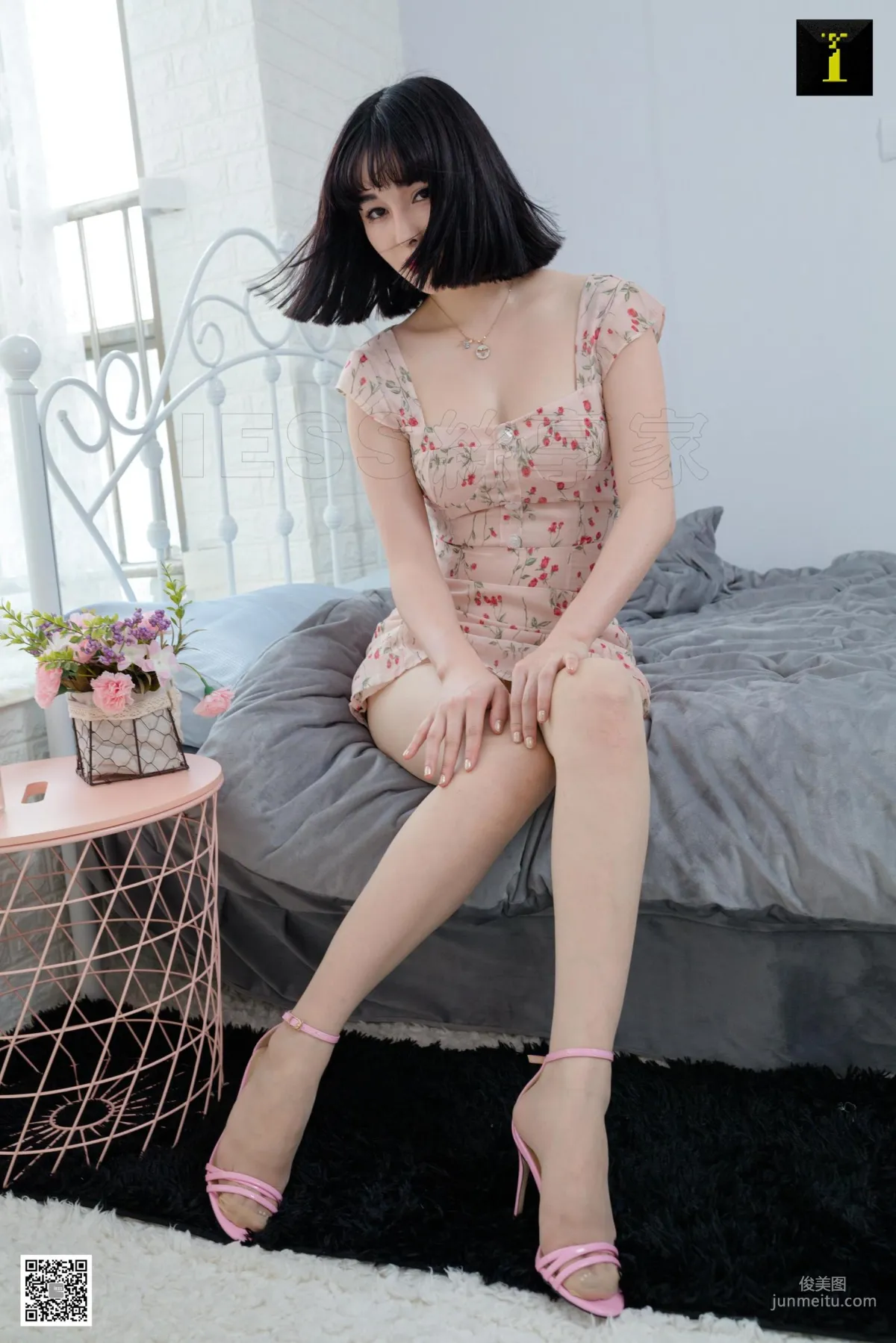 Miao Jie Pink Cat [IESS One Thousand and One Nights] Beautiful Legs and Silk Stockings Photo Set photo 5