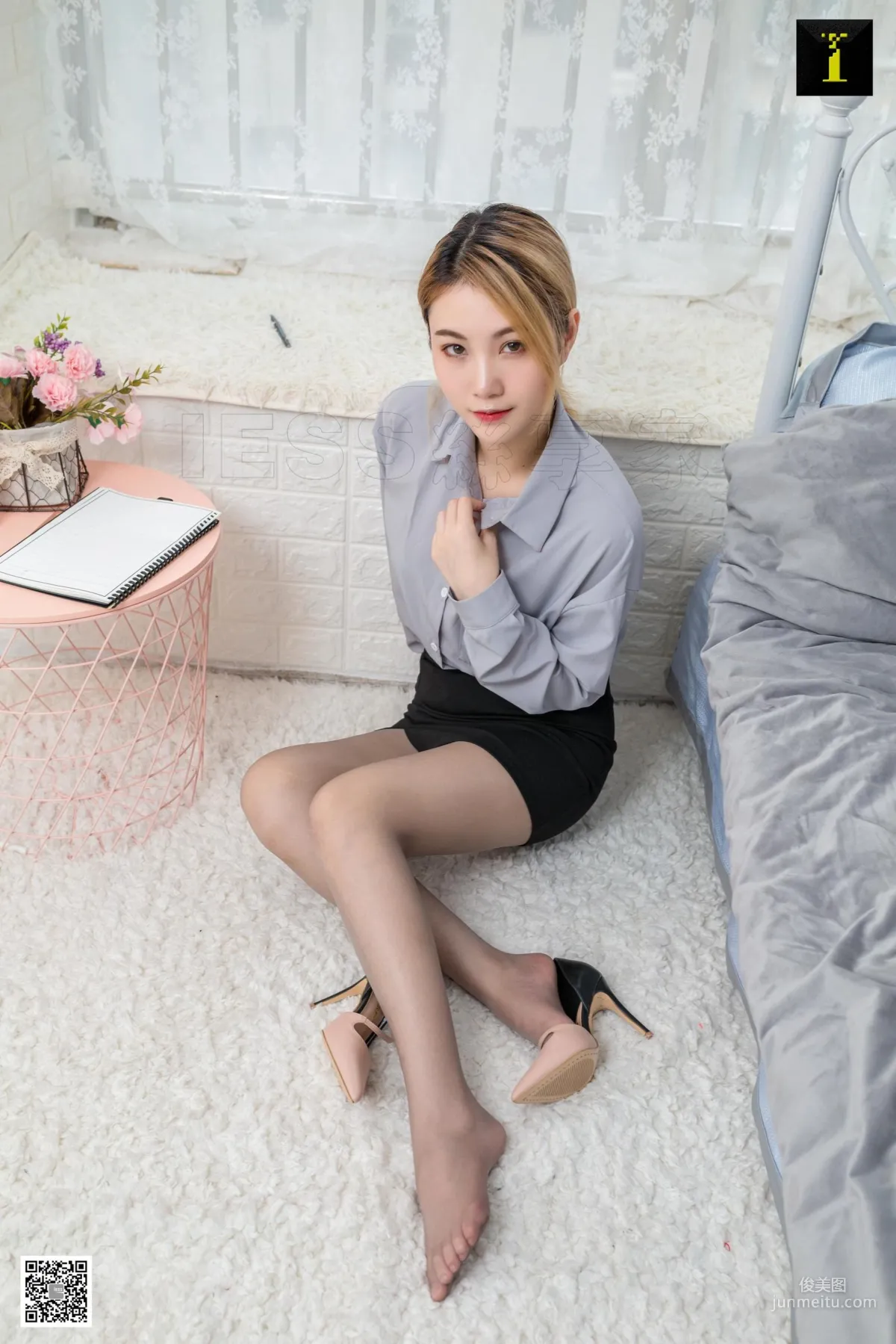Model: Zi Qi, The Colleague Taking Notes [One Thousand and One Nights] Stockings and Legs Photo Set photo 53