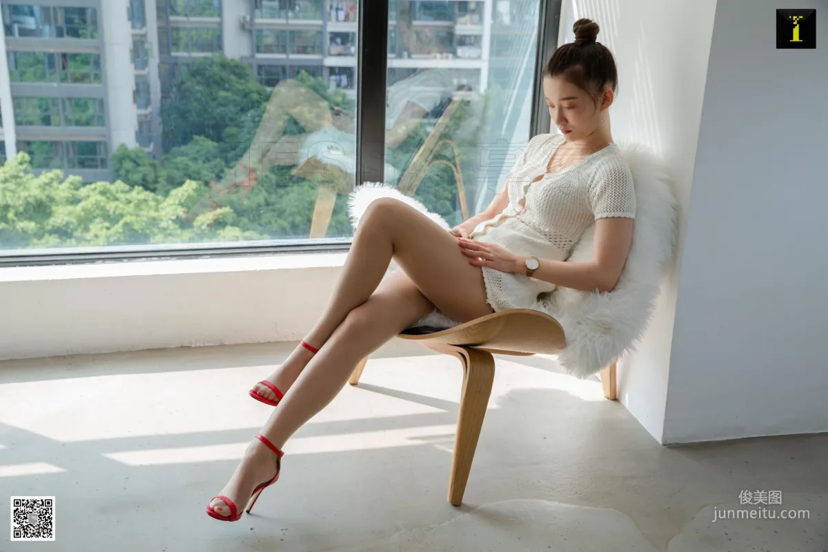 Qiuqiu, Quiet White-Clad Qiuqiu [One Thousand and One Nights] Stockings and Beautiful Legs Photo Set photo 34