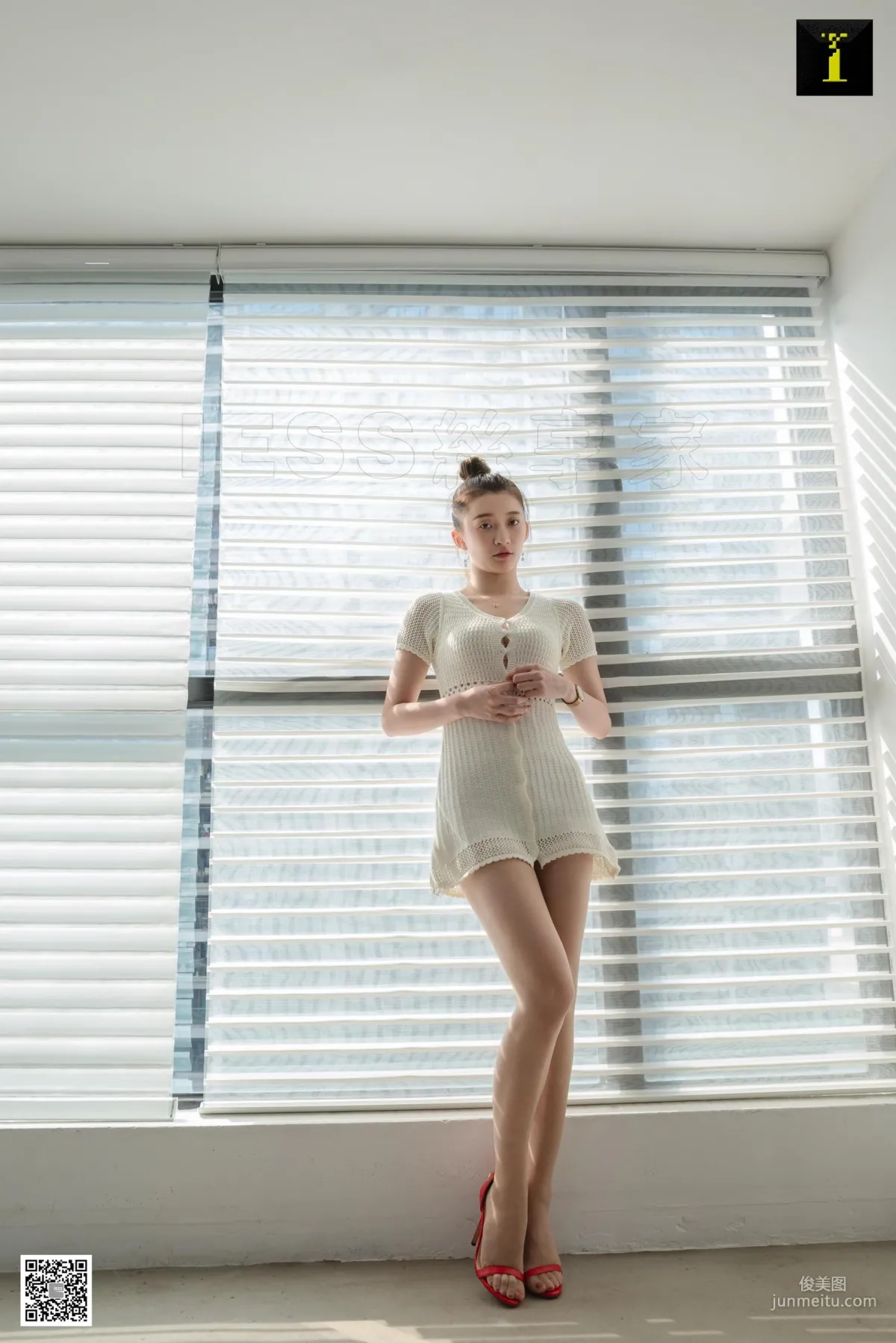 Qiuqiu, Quiet White-Clad Qiuqiu [One Thousand and One Nights] Stockings and Beautiful Legs Photo Set photo 88