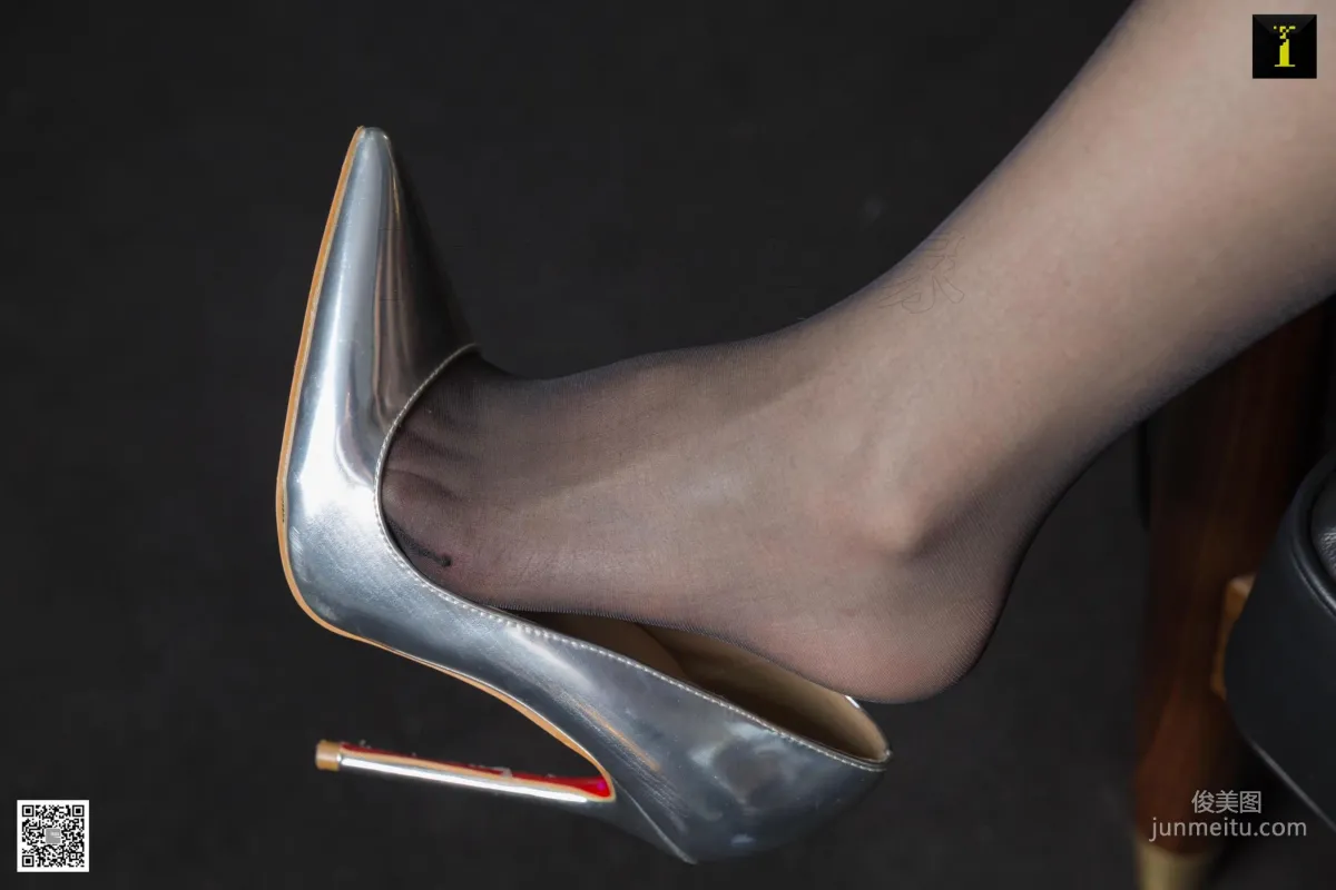 Model: Zi Qi 《Zi Qi's Silver High Heels》 [One Thousand and One Nights] Stockings and Beautiful Legs Photo Set photo 18