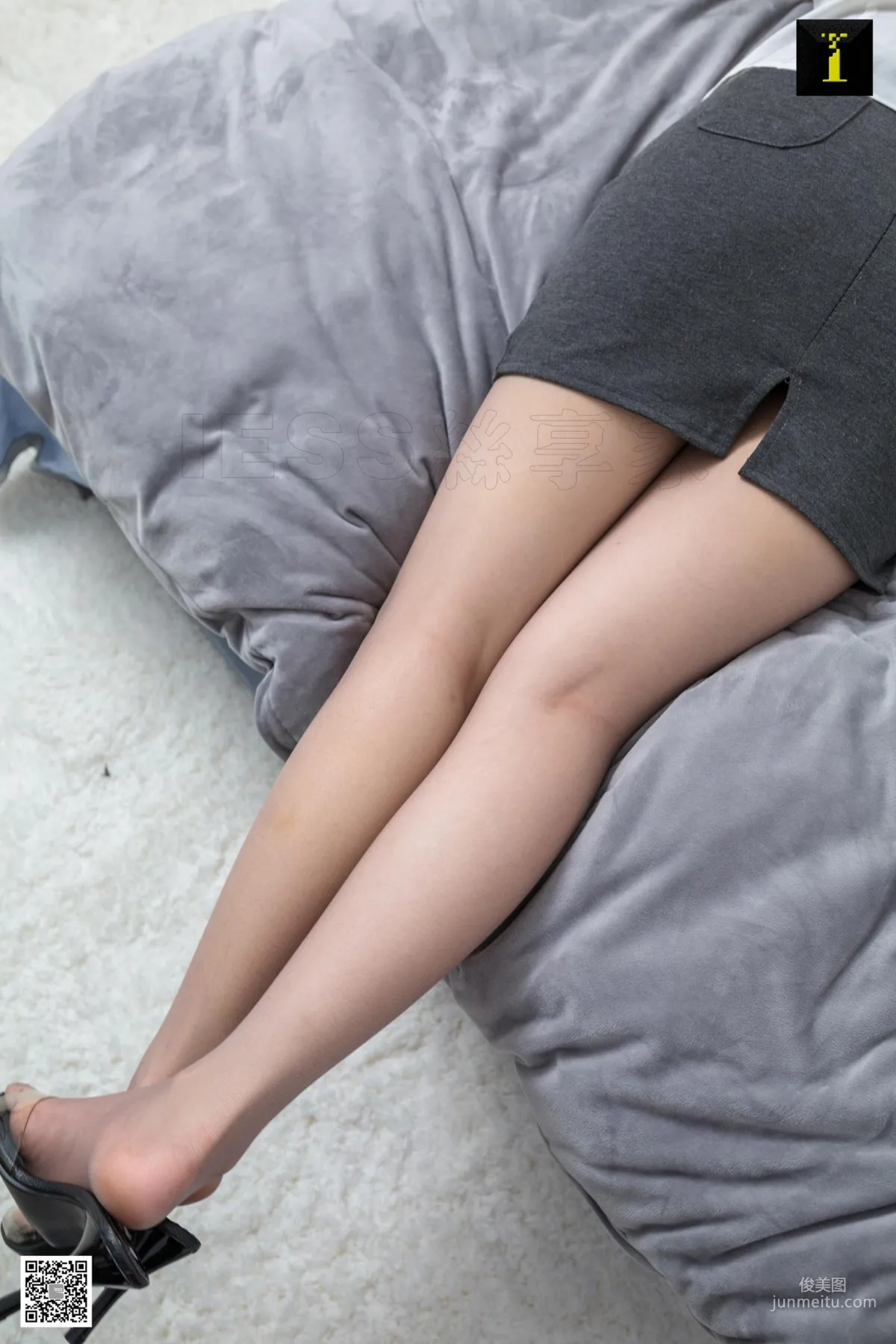 Model: Zi Qi, Zi Qi's Slit Skirt [One Thousand and One Nights] Stockings and Legs Photo Set photo 85