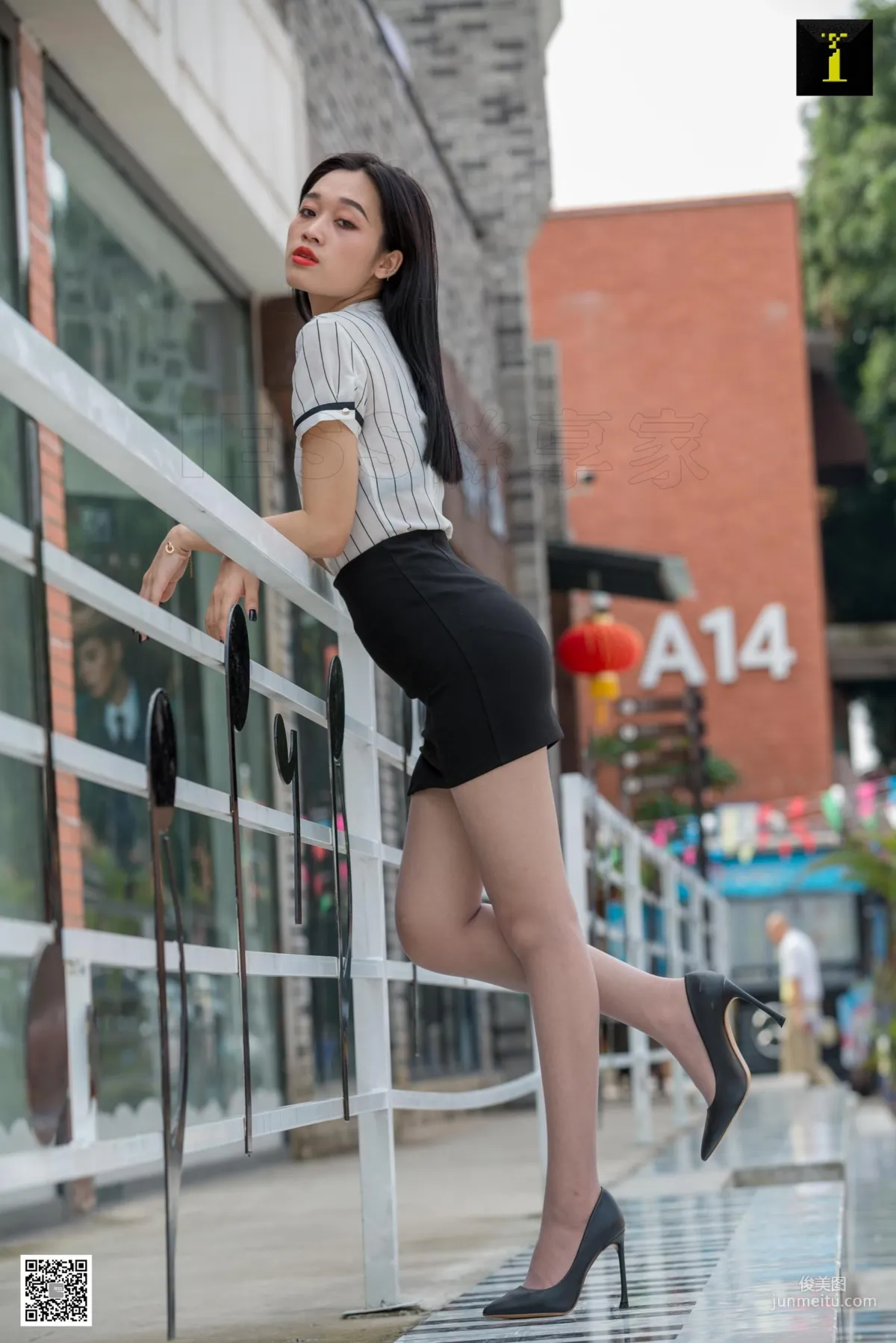 Ke Le "Chance Encounter White-Collar Street Snap" [One Thousand and One Nights] Stockings and Beautiful Legs Photo Set photo 9