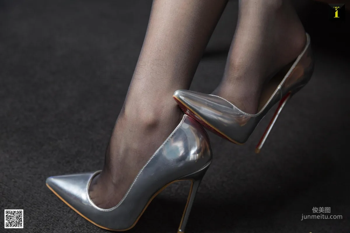 Model: Zi Qi 《Zi Qi's Silver High Heels》 [One Thousand and One Nights] Stockings and Beautiful Legs Photo Set photo 30