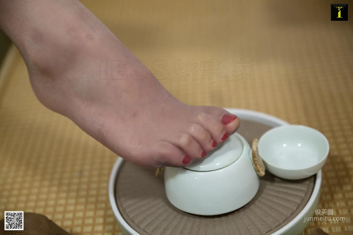 Qiuqiu, Qiuqiu in Qipao Serving Tea [One Thousand and One Nights] Stockings and Beautiful Legs Photo Set photo 29