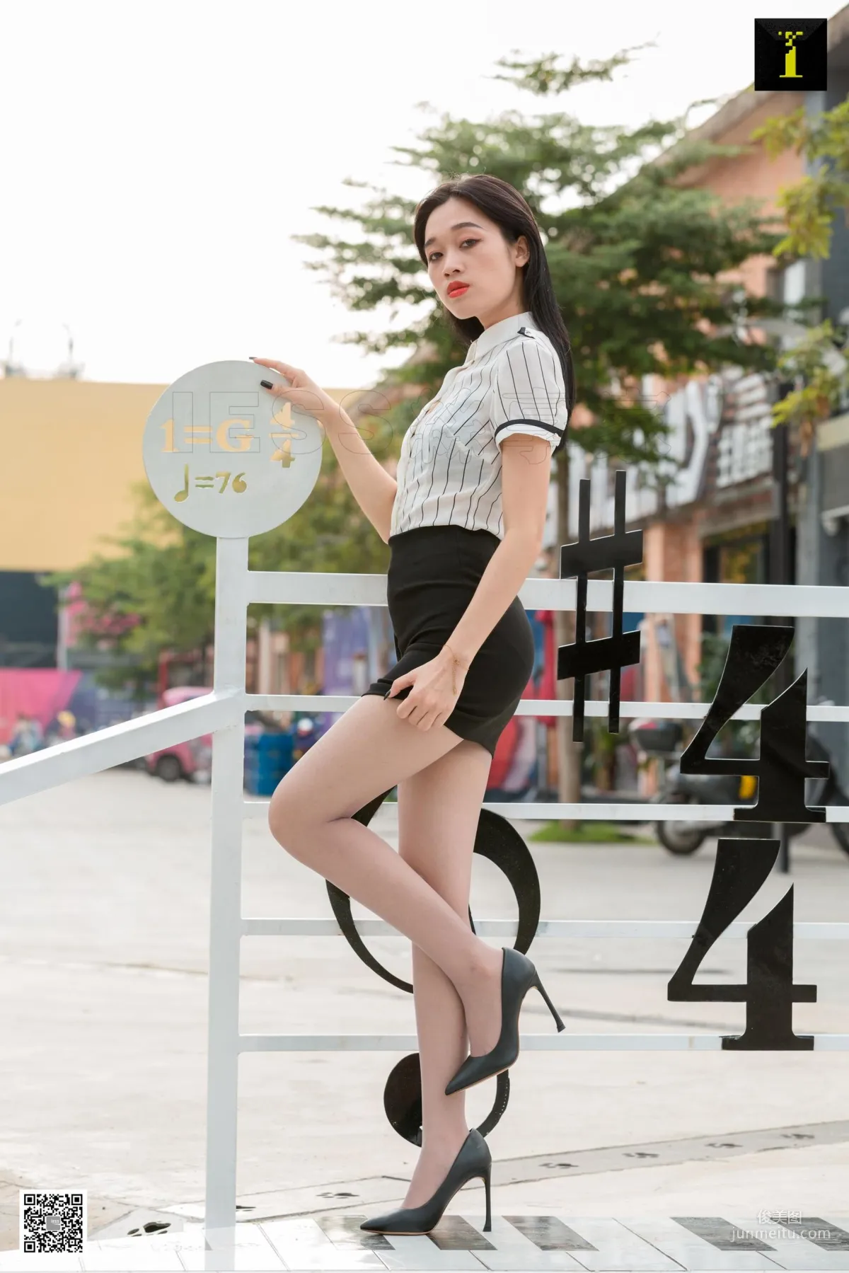 Ke Le "Chance Encounter White-Collar Street Snap" [One Thousand and One Nights] Stockings and Beautiful Legs Photo Set photo 72
