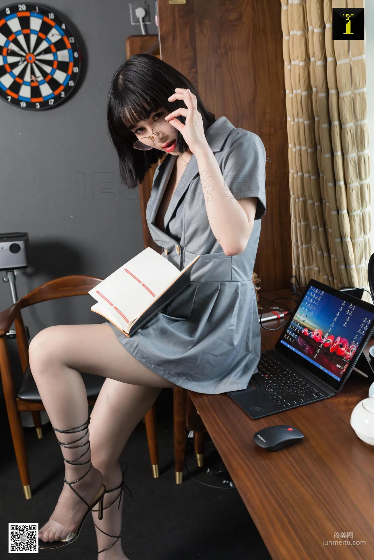 Miao Jie, Teacher Miao's Class Is Starting [One Thousand and One Nights] Beautiful Legs and Silk Feet Photo Set photo 62