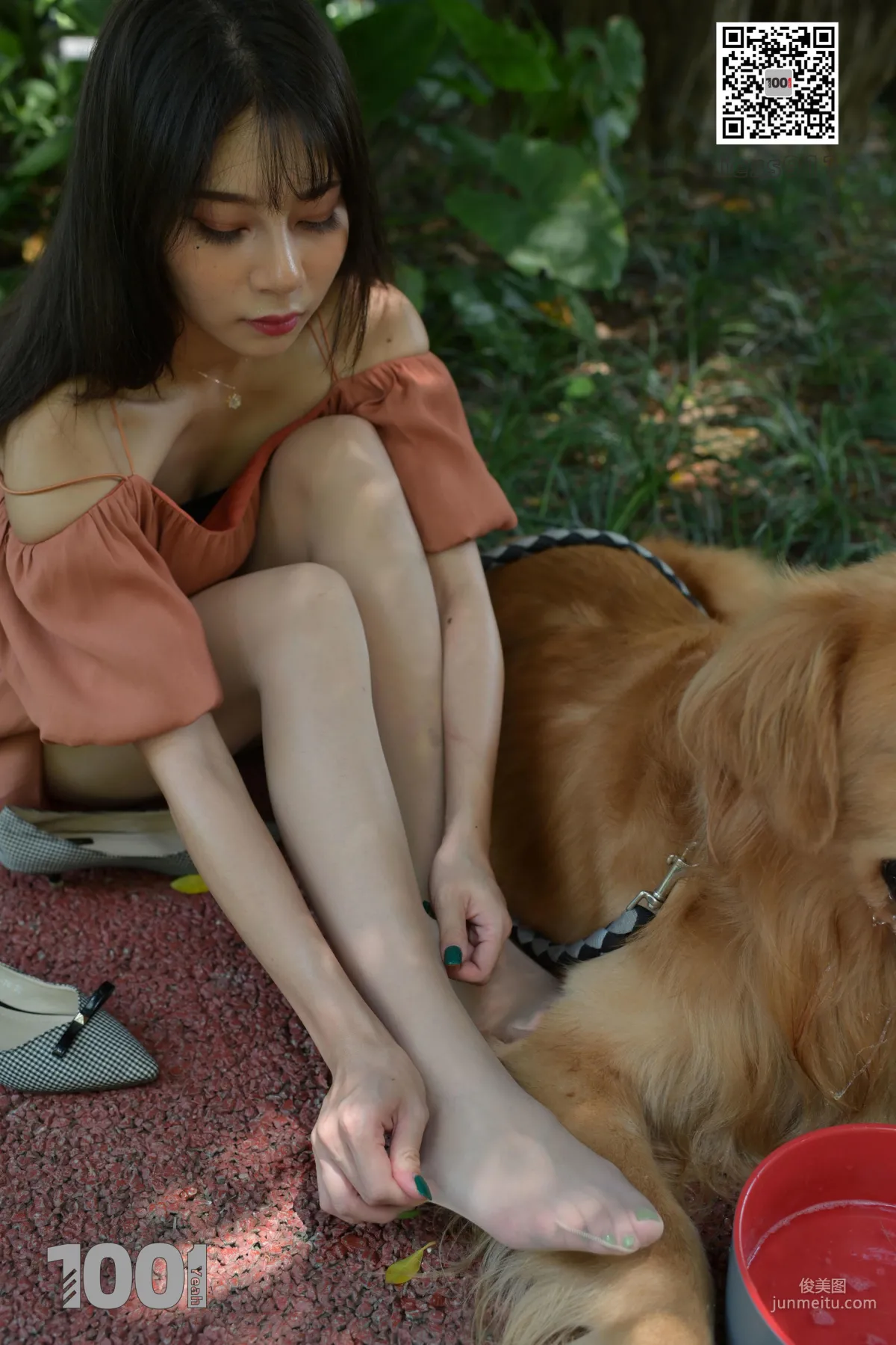 Zhen Zhen, Cute Pets at Home 2 [One Thousand and One Nights] Silk Feet and Beautiful Legs Photo Set photo 73