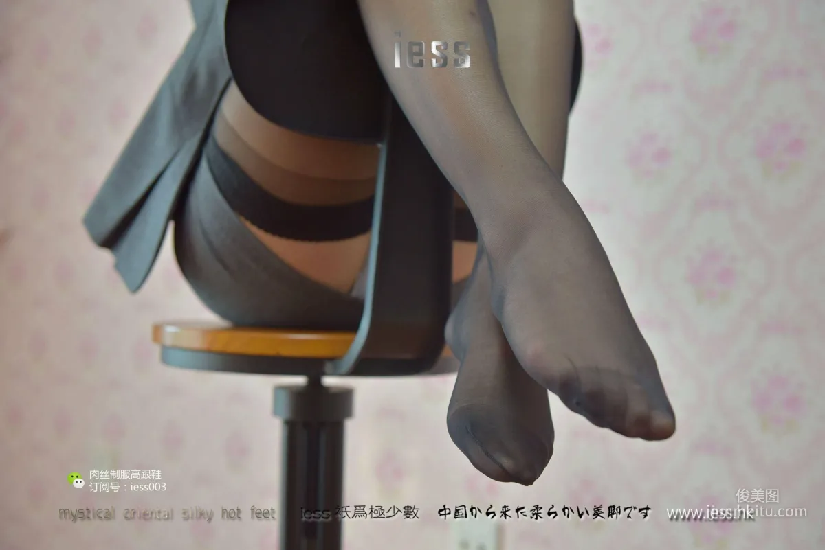 Qiuqiu, S-Shaped Office Lady's Black Stockings Suspender Stockings [IESS One Thousand and One Nights] Stockings and Legs Photo Set photo 34