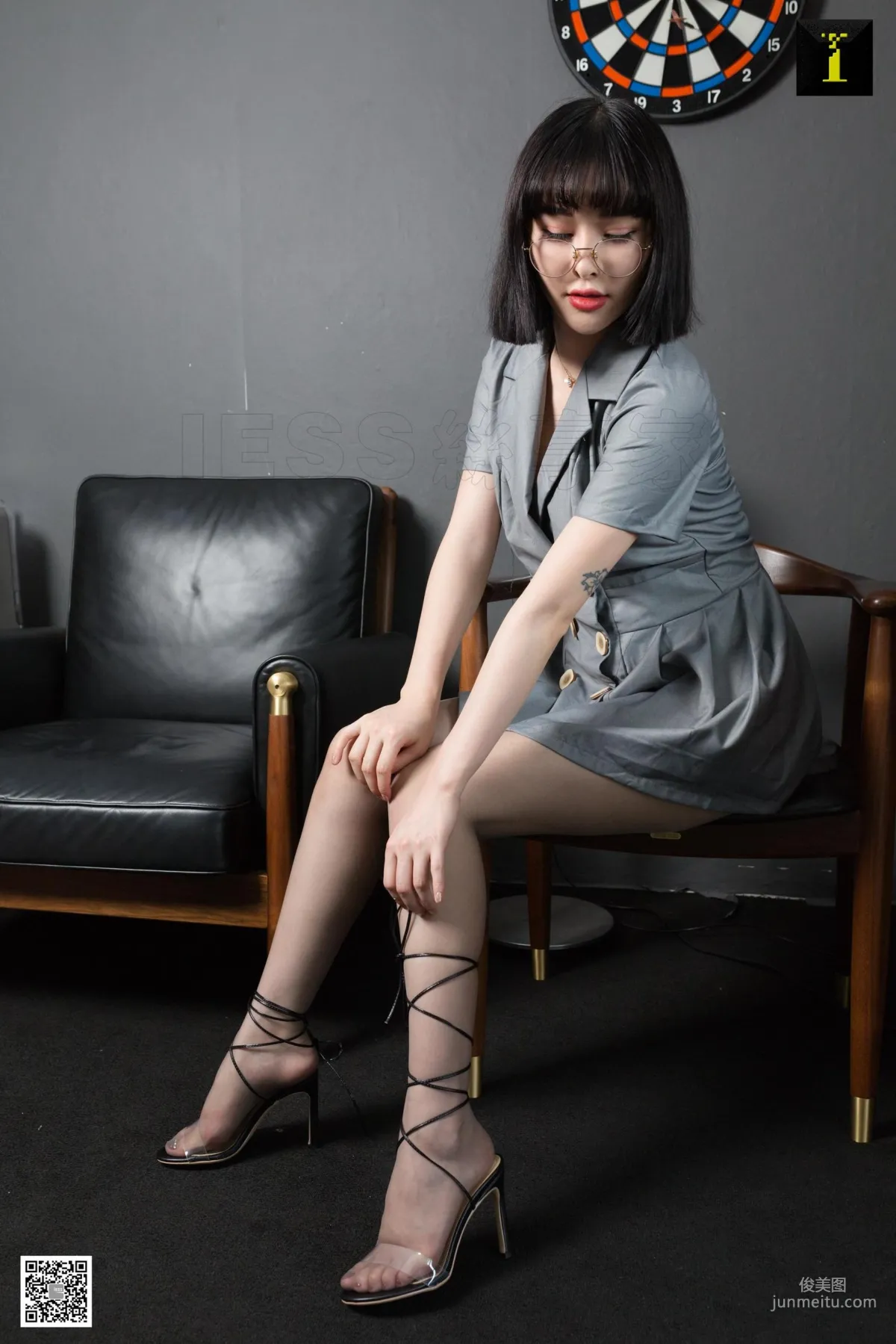 Miao Jie, Teacher Miao's Class Is Starting [One Thousand and One Nights] Beautiful Legs and Silk Feet Photo Set photo 8