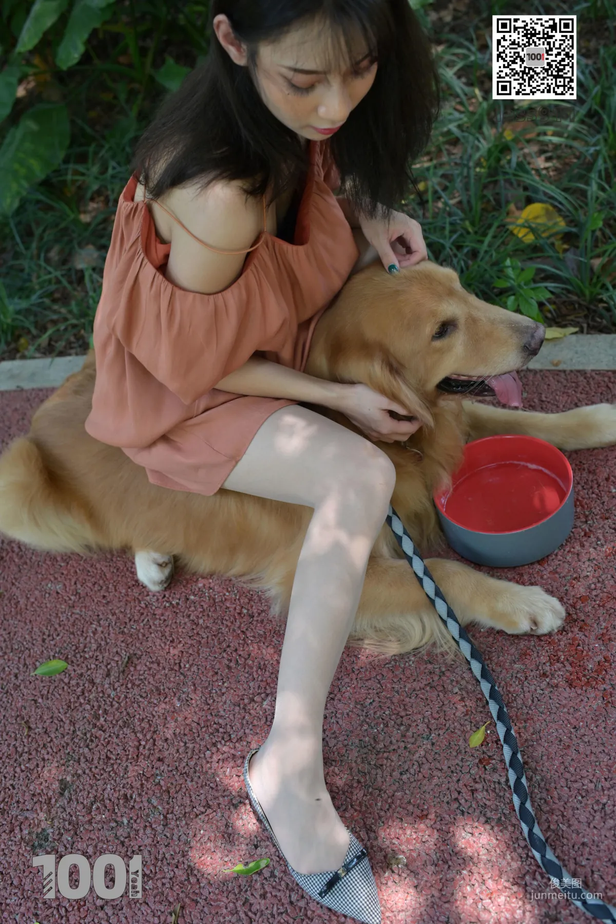 Zhen Zhen, Pets at Home 1 [One Thousand and One Nights] Stockings and Beautiful Legs Photo Set photo 95