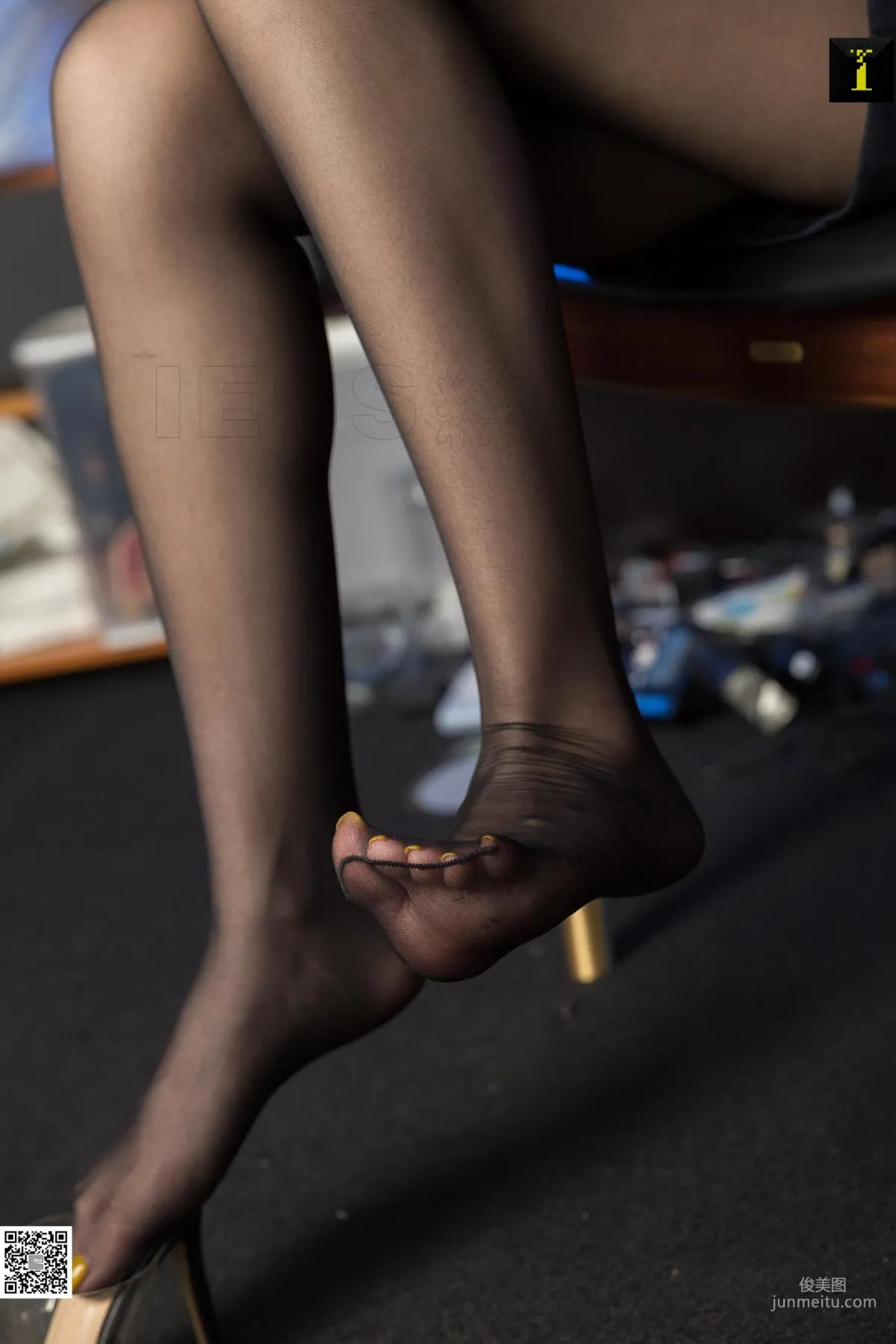 Ke Le White-Collar Worker's Break Time [One Thousand and One Nights] Silk Stockings and Beautiful Legs Photo Set photo 2