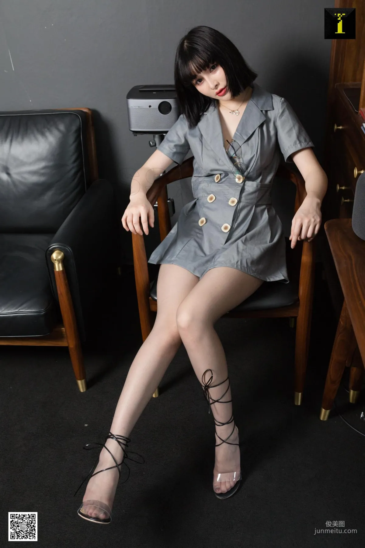 Miao Jie, Teacher Miao's Class Is Starting [One Thousand and One Nights] Beautiful Legs and Silk Feet Photo Set photo 5