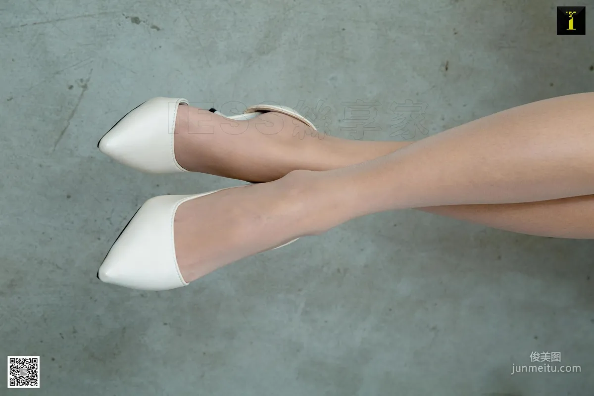 Wan Ping, Wan Ping's Purple Little Flower [One Thousand and One Nights] Beautiful Legs and Silk Feet Photo Set photo 2